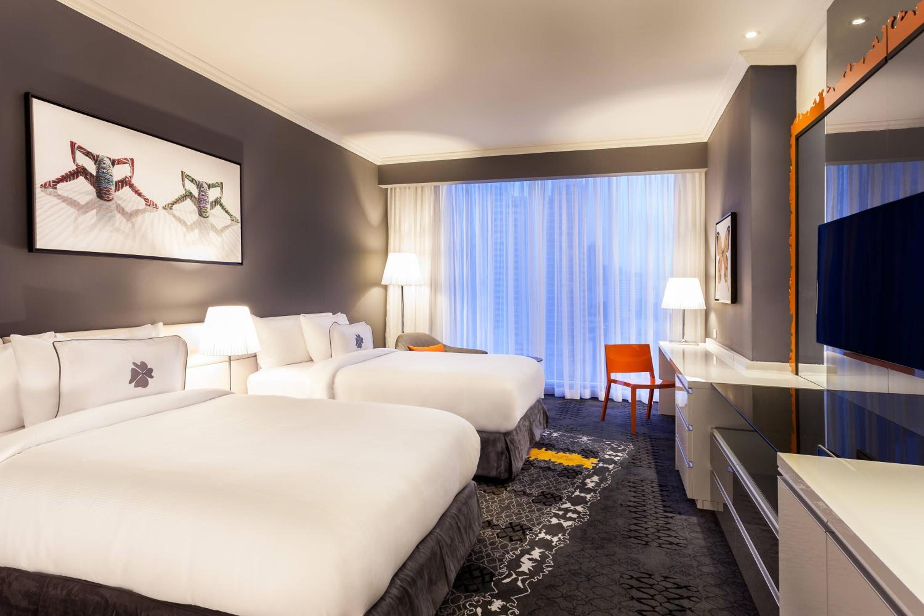 Deluxe Room 1 King Bed photo 3