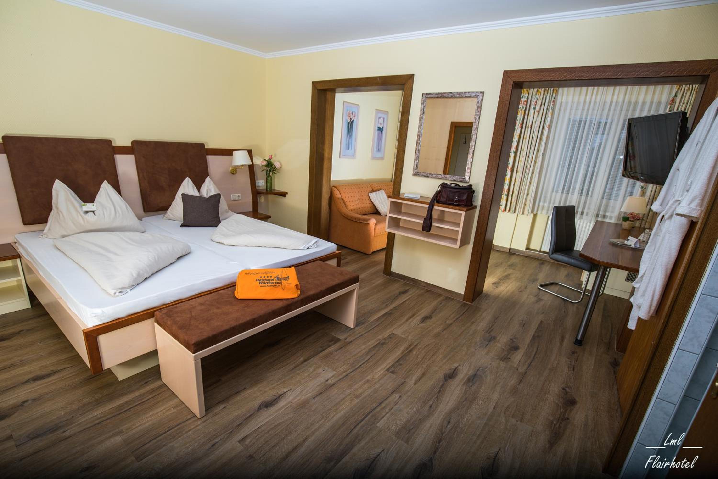 Double Room with Garden View - Photo 8