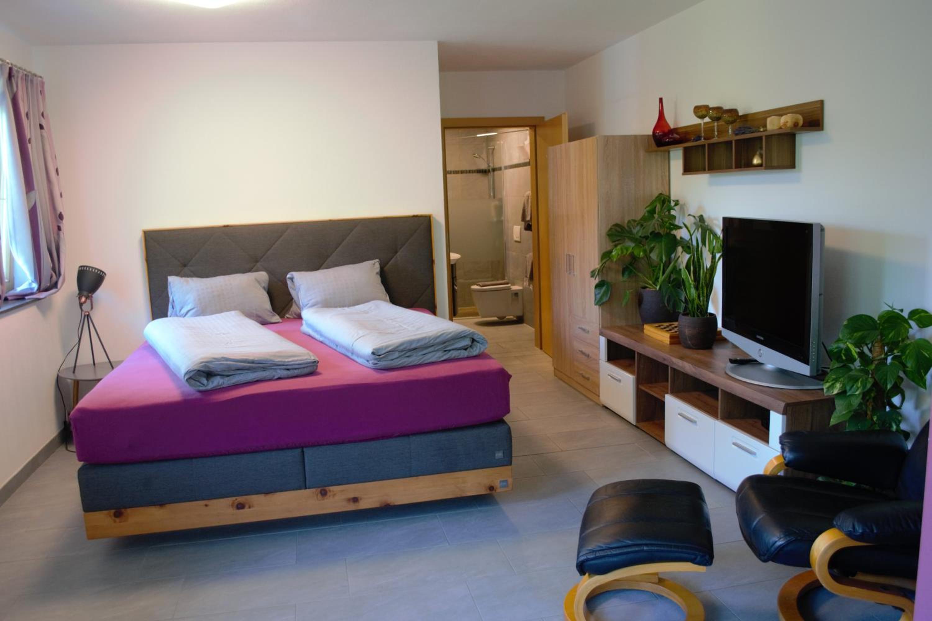 One-Bedroom Apartment photo 1