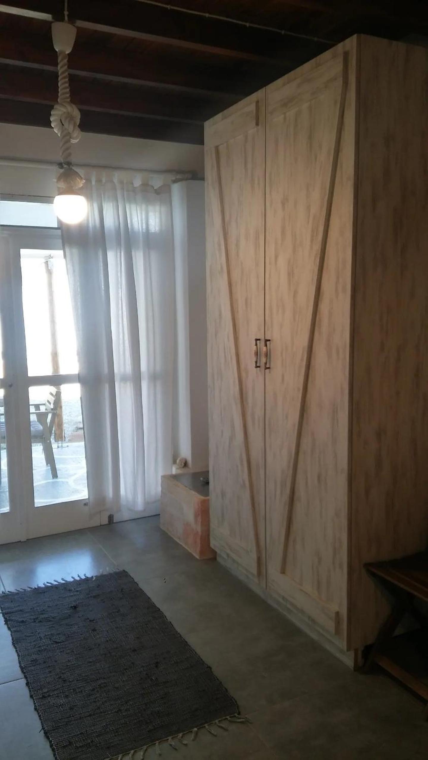 One-Bedroom House photo 1