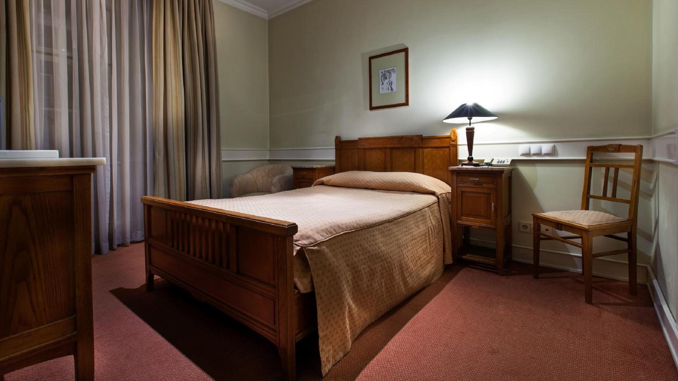 Double or Twin Room - Photo 4