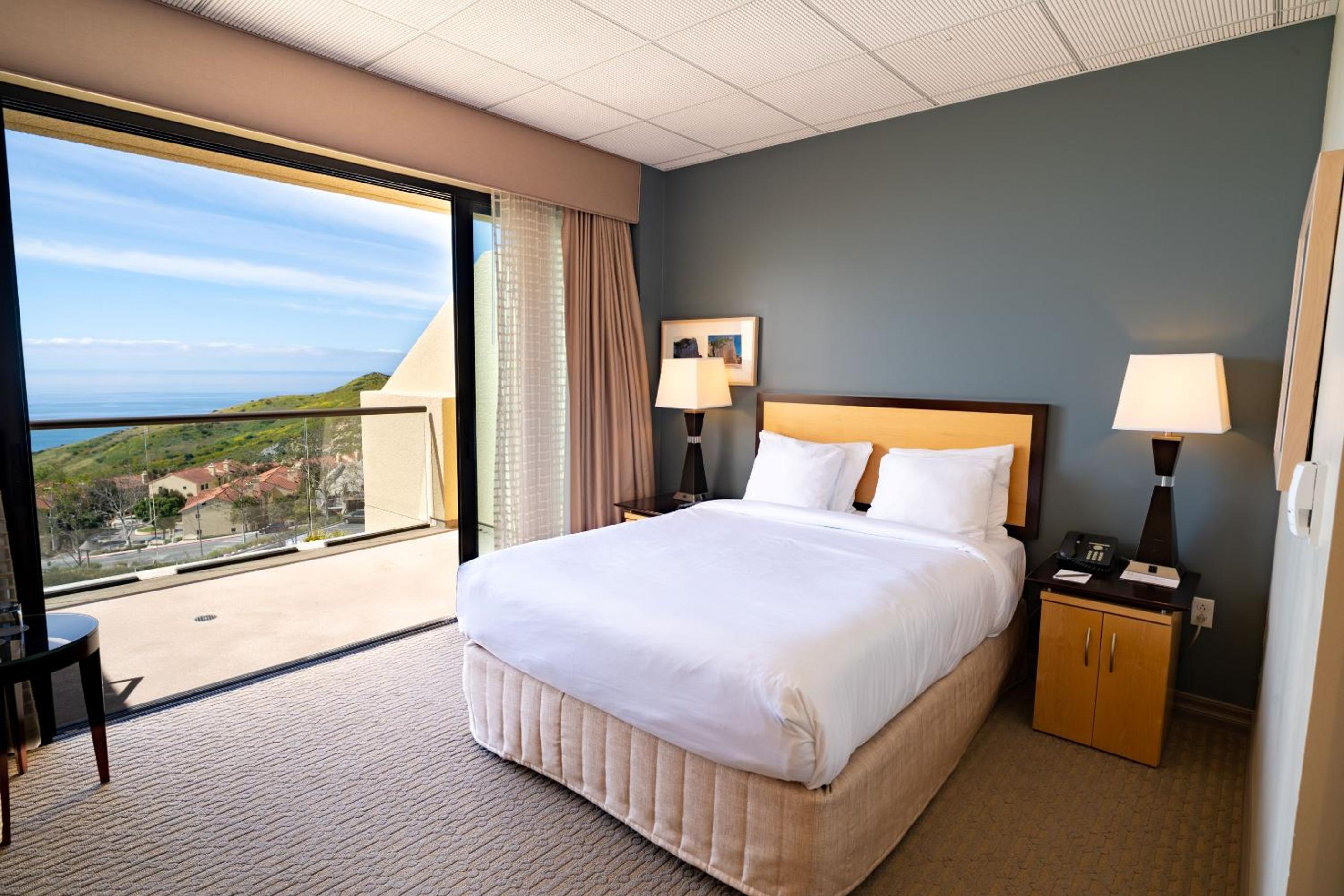 Ocean View Balcony - Photo 1