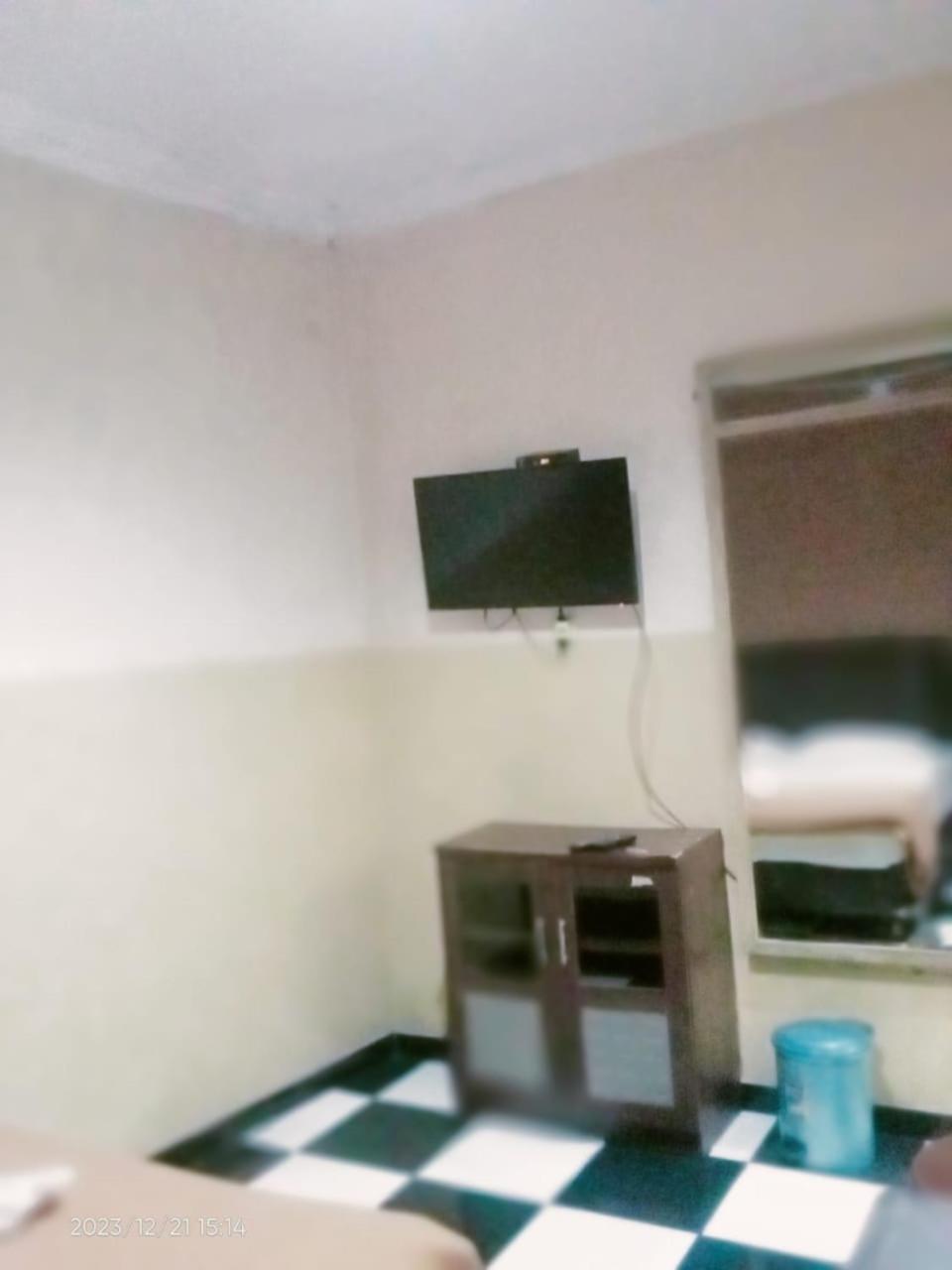 Economy Twin Room - Photo 4