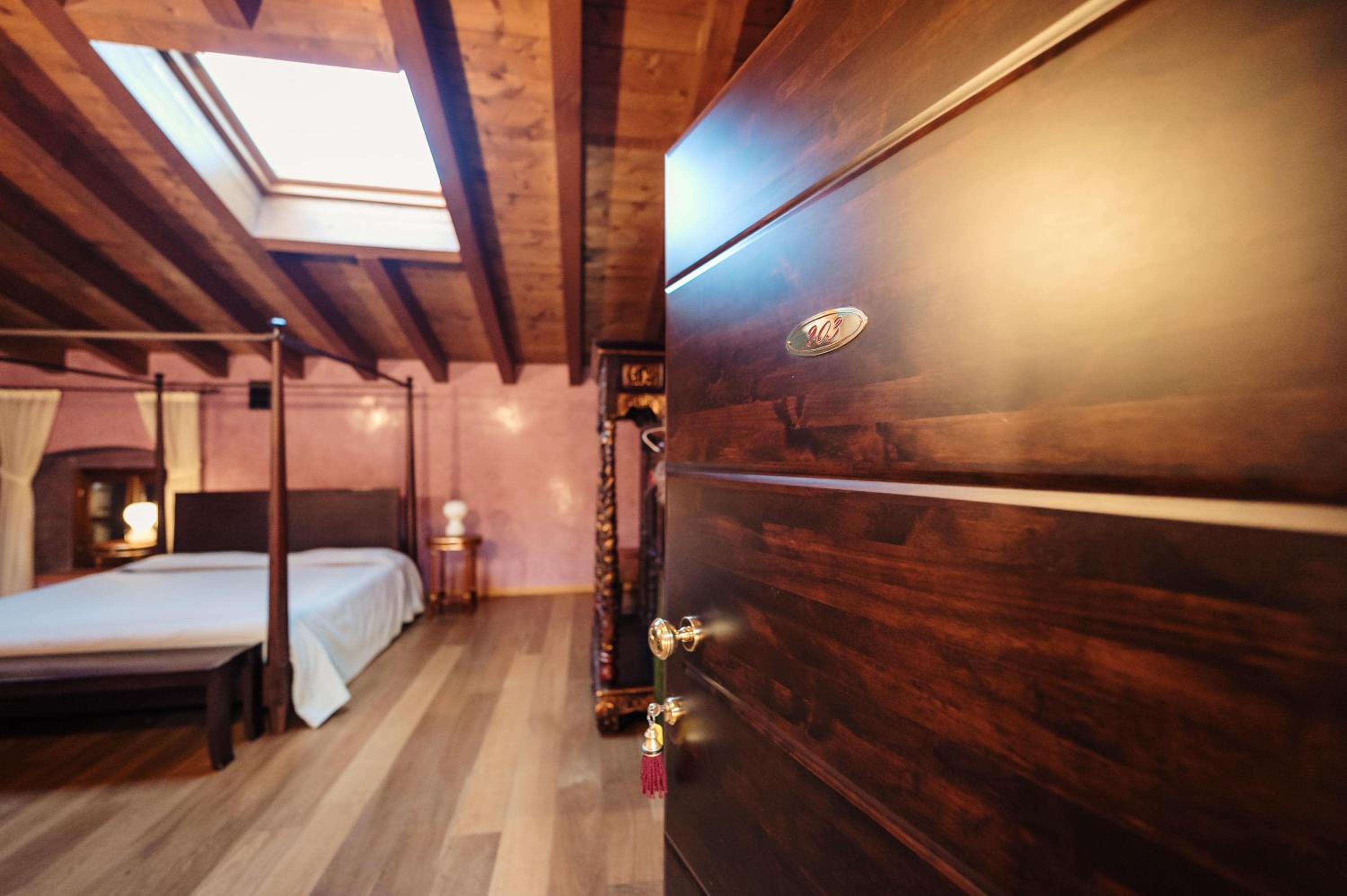 King Room with Spa Bath