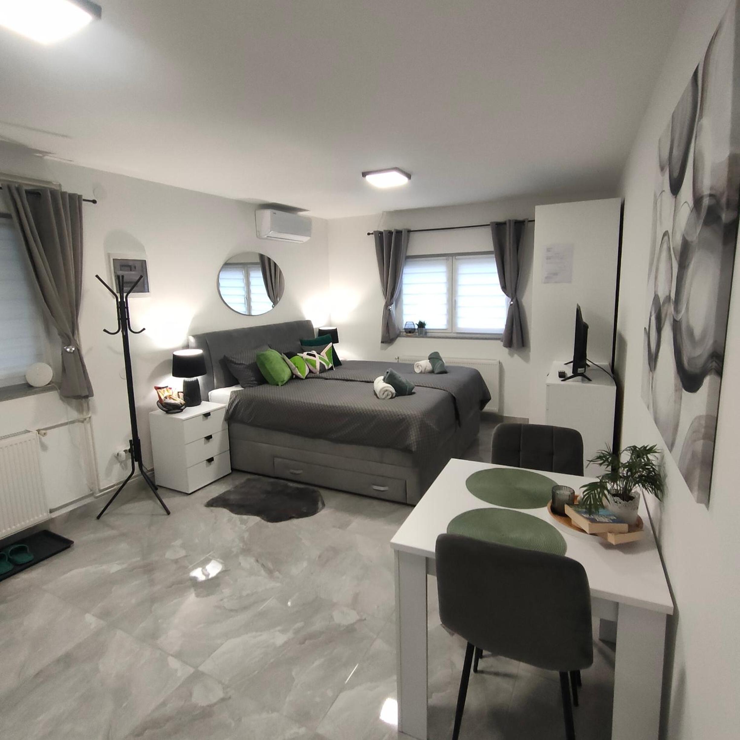 Studio Apartment photo 1