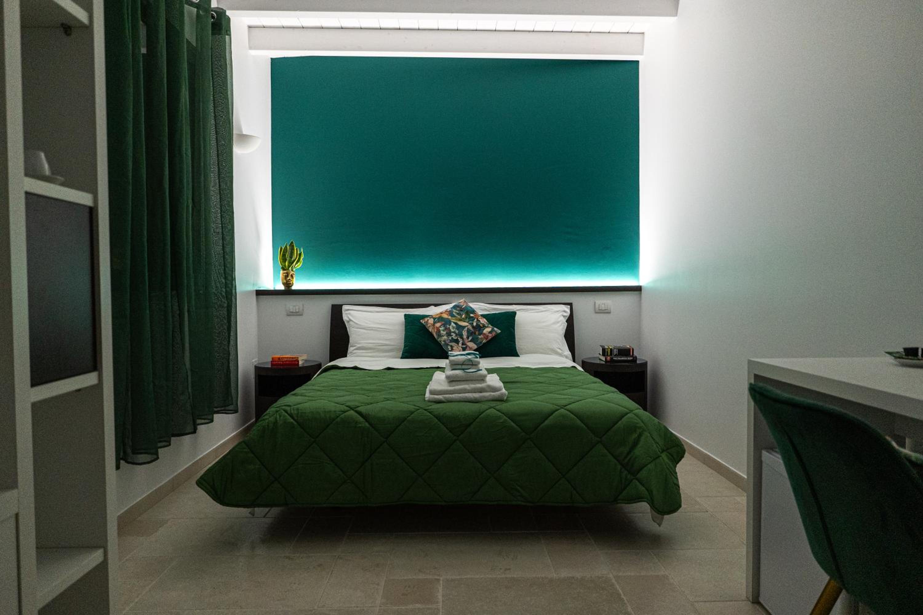 Queen Room with Spa Bath