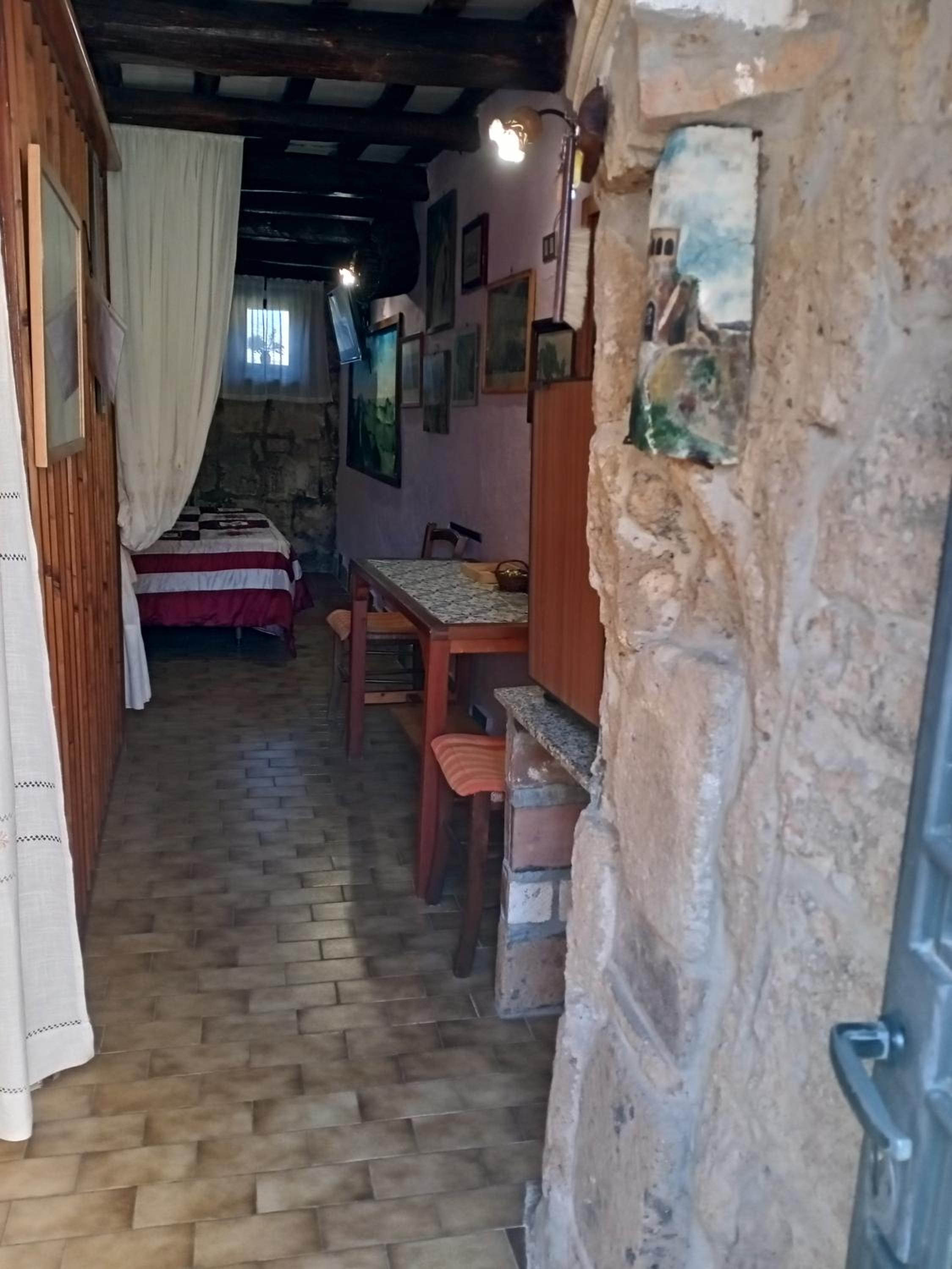 Double Room with Private Bathroom - Photo 4