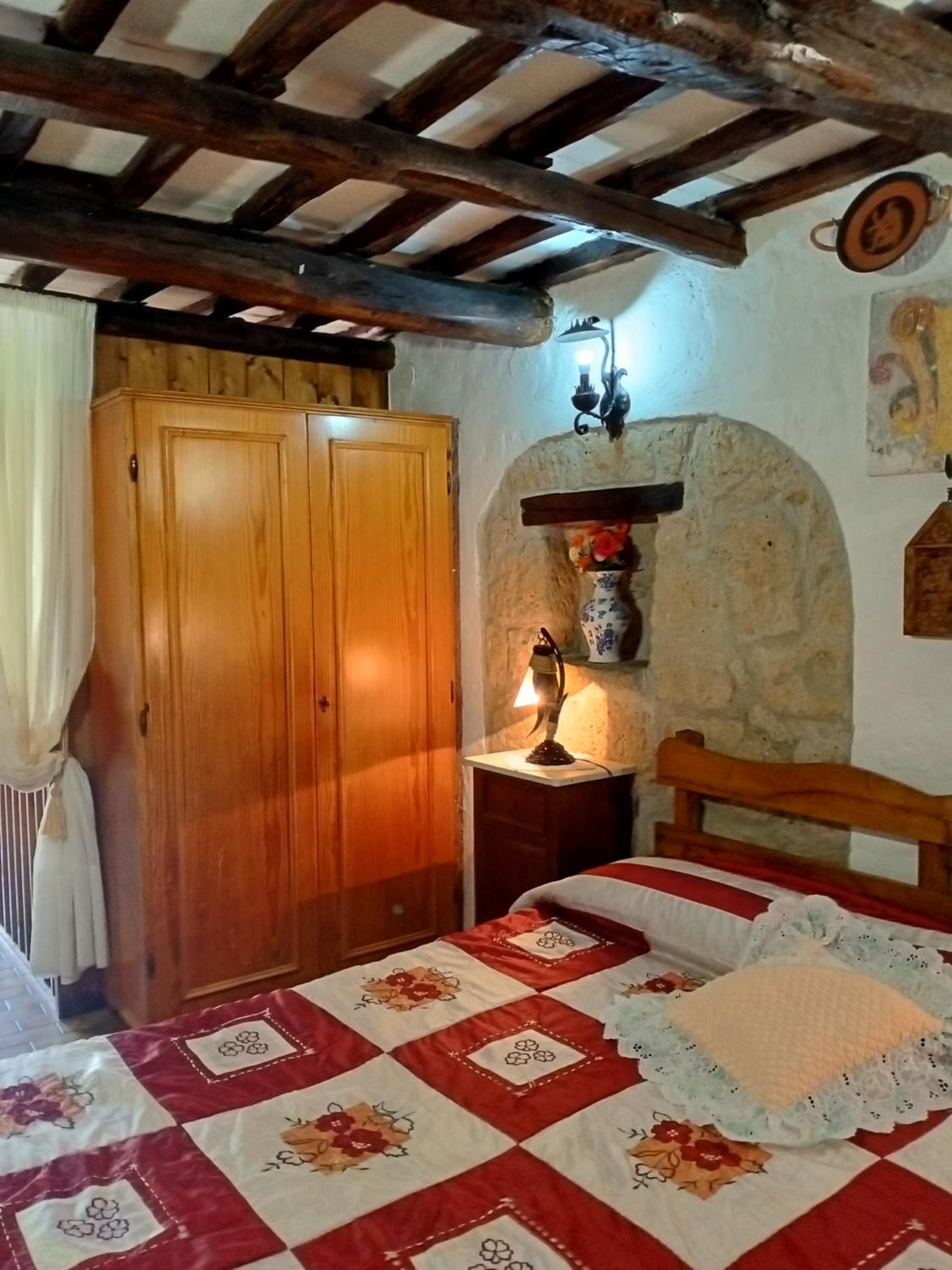 Double Room with Private Bathroom - Photo 2