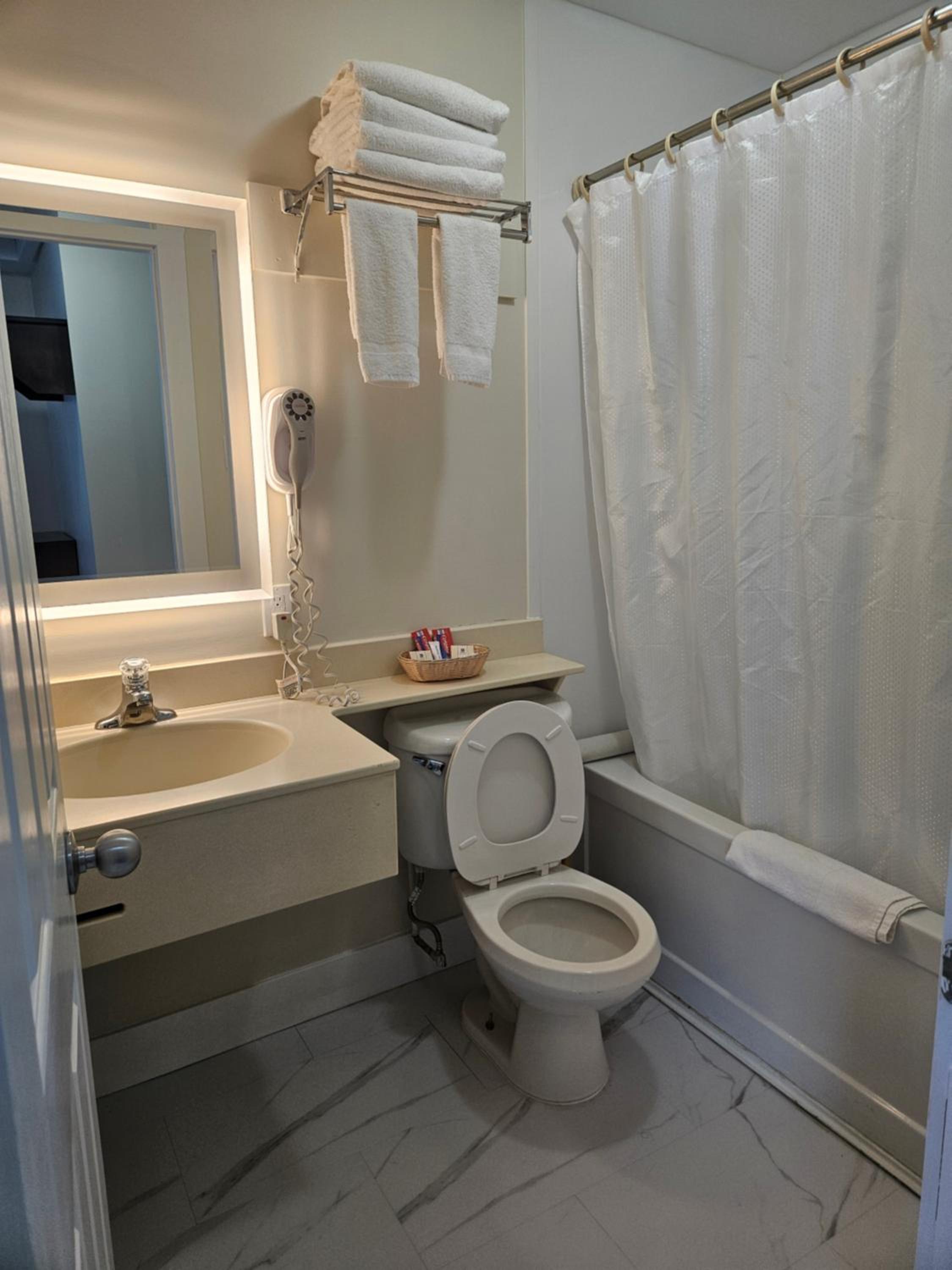 Double Room with Two Double Beds photo 2