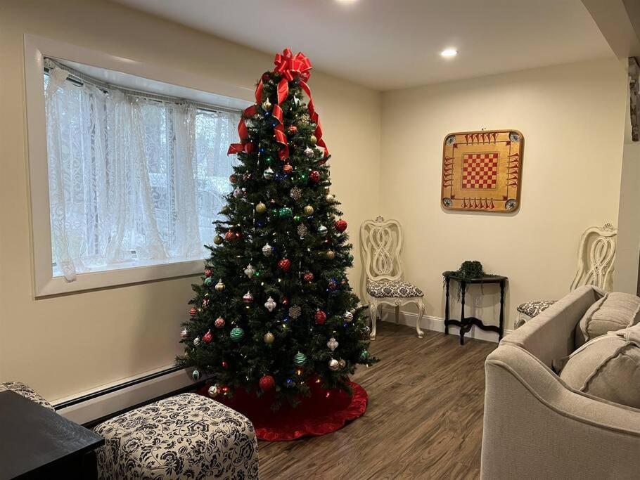 Five-Bedroom House photo 2