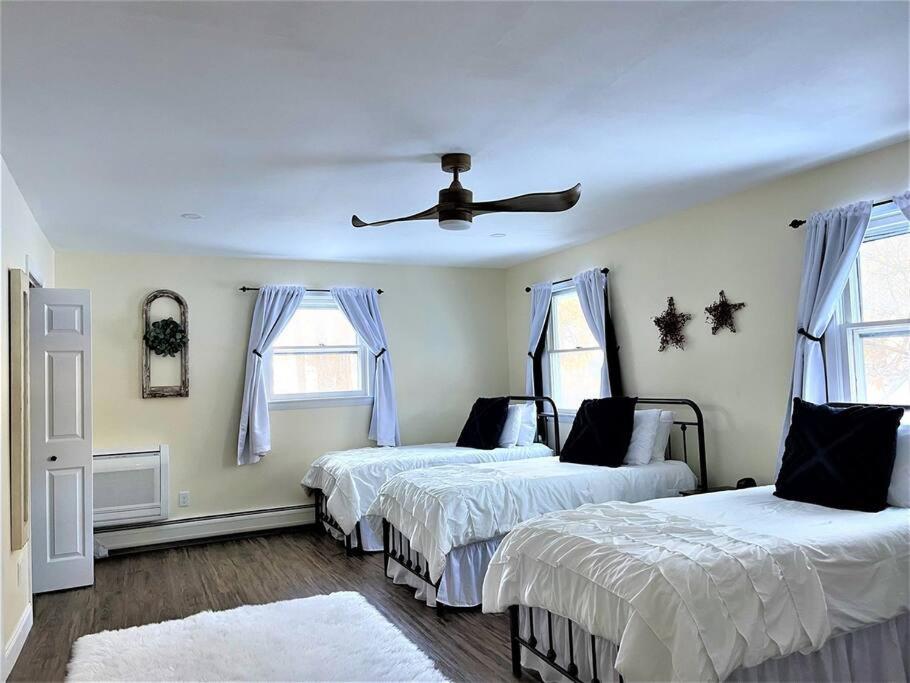 Five-Bedroom House photo 3