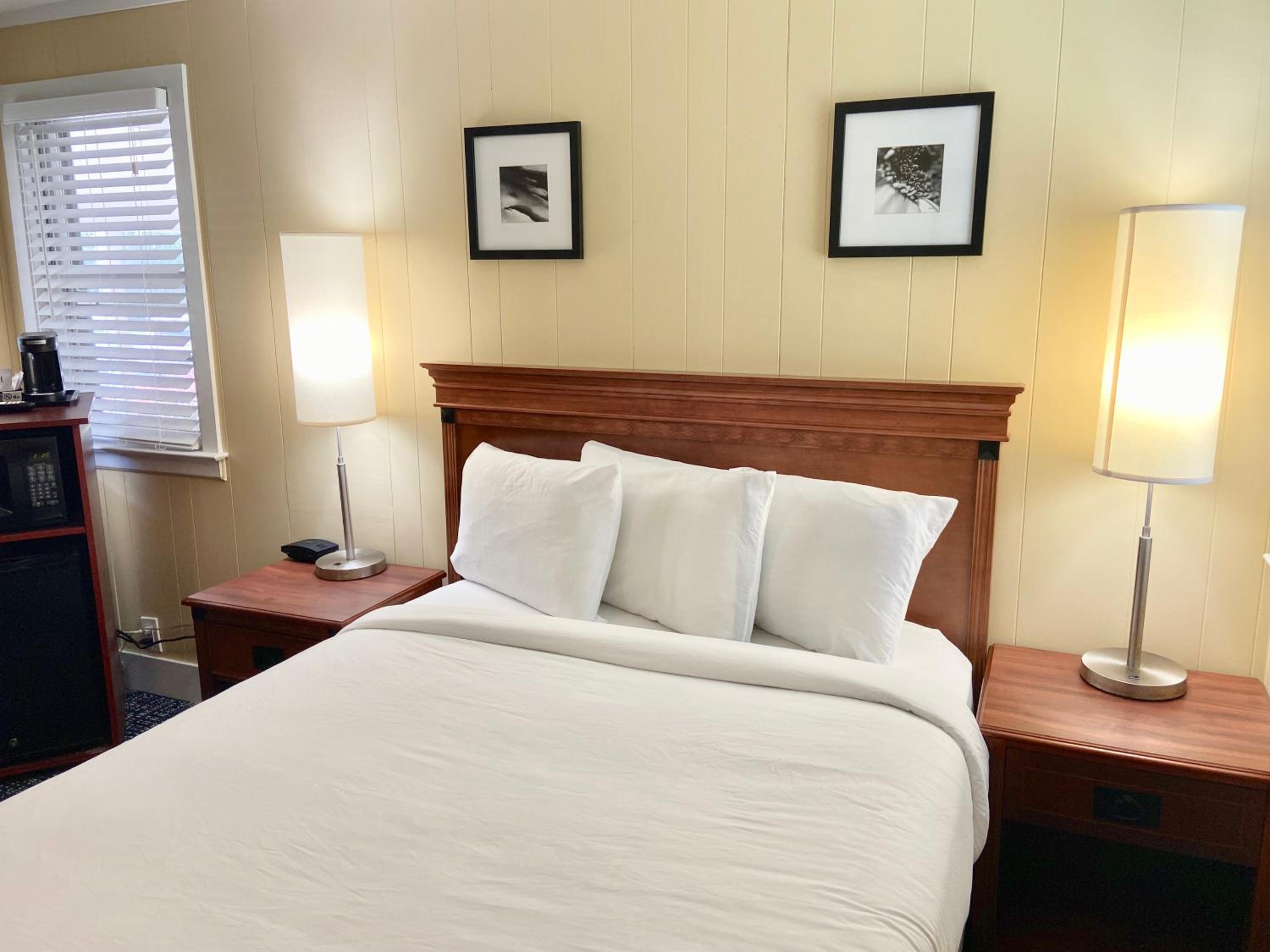 Standard Queen Room photo 3
