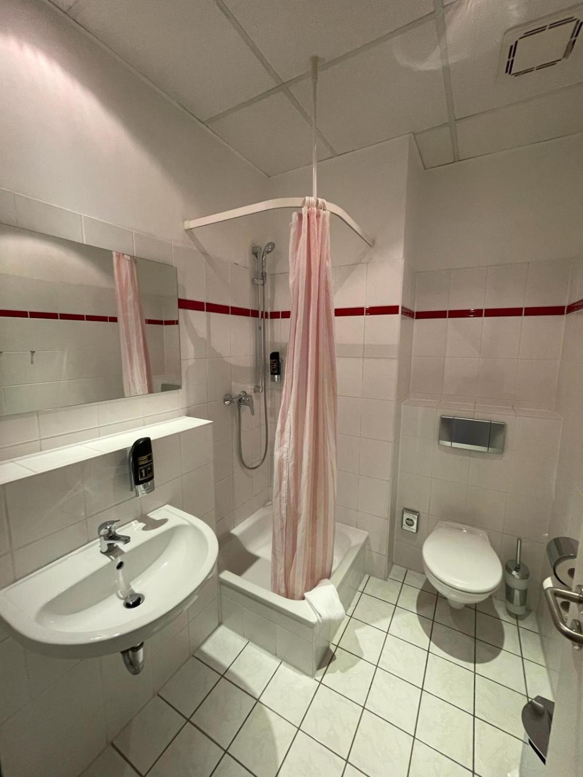 Standard Triple Room - Photo 2