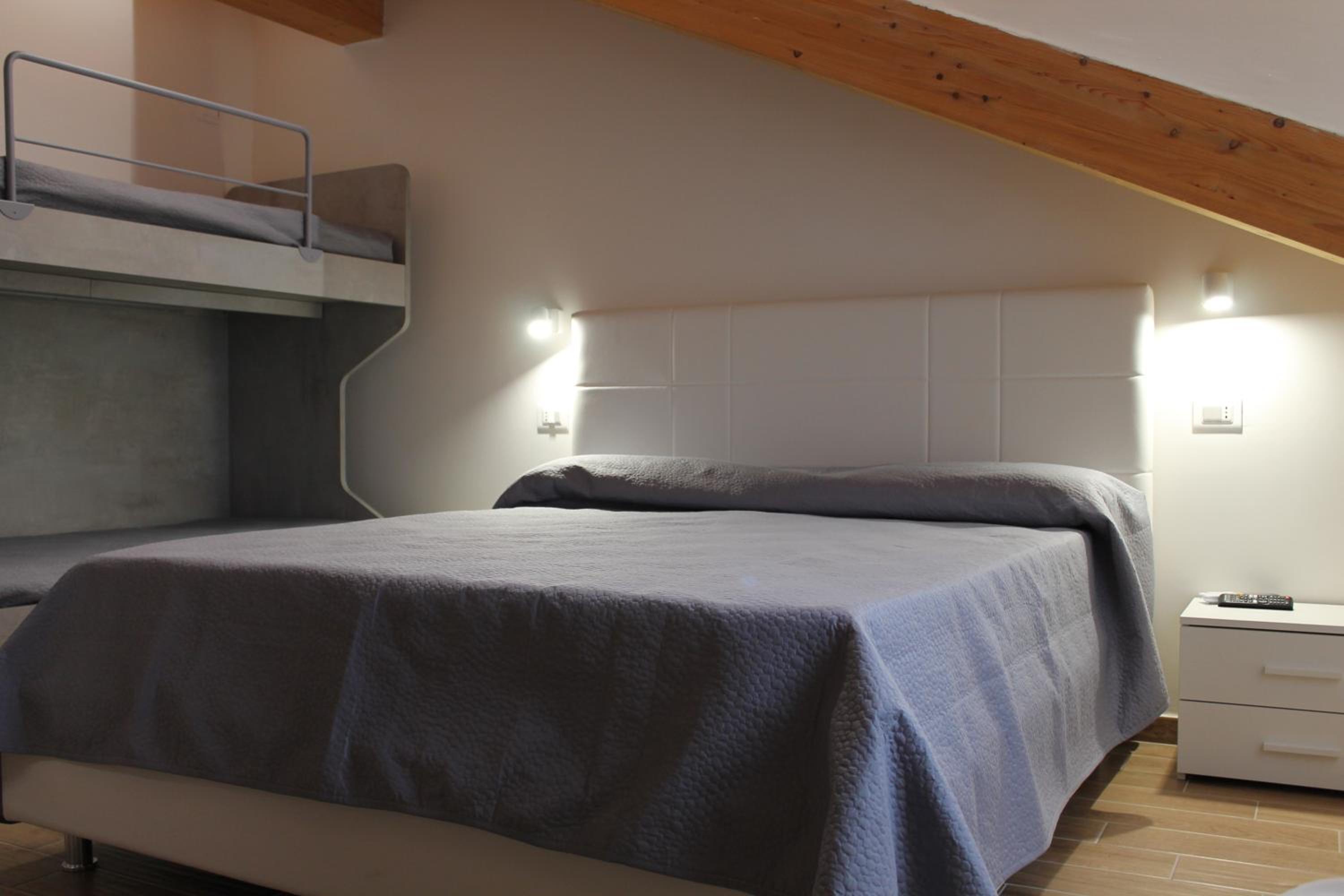 Large Double Room photo 1