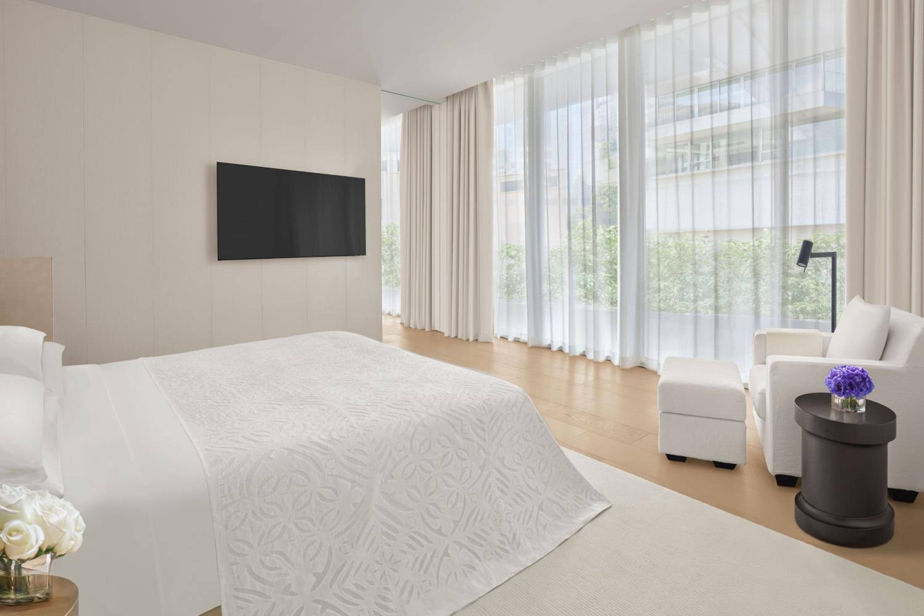 Premier Suite, 1 Bedroom Larger Suite, 1 King, Garden view, Top floor