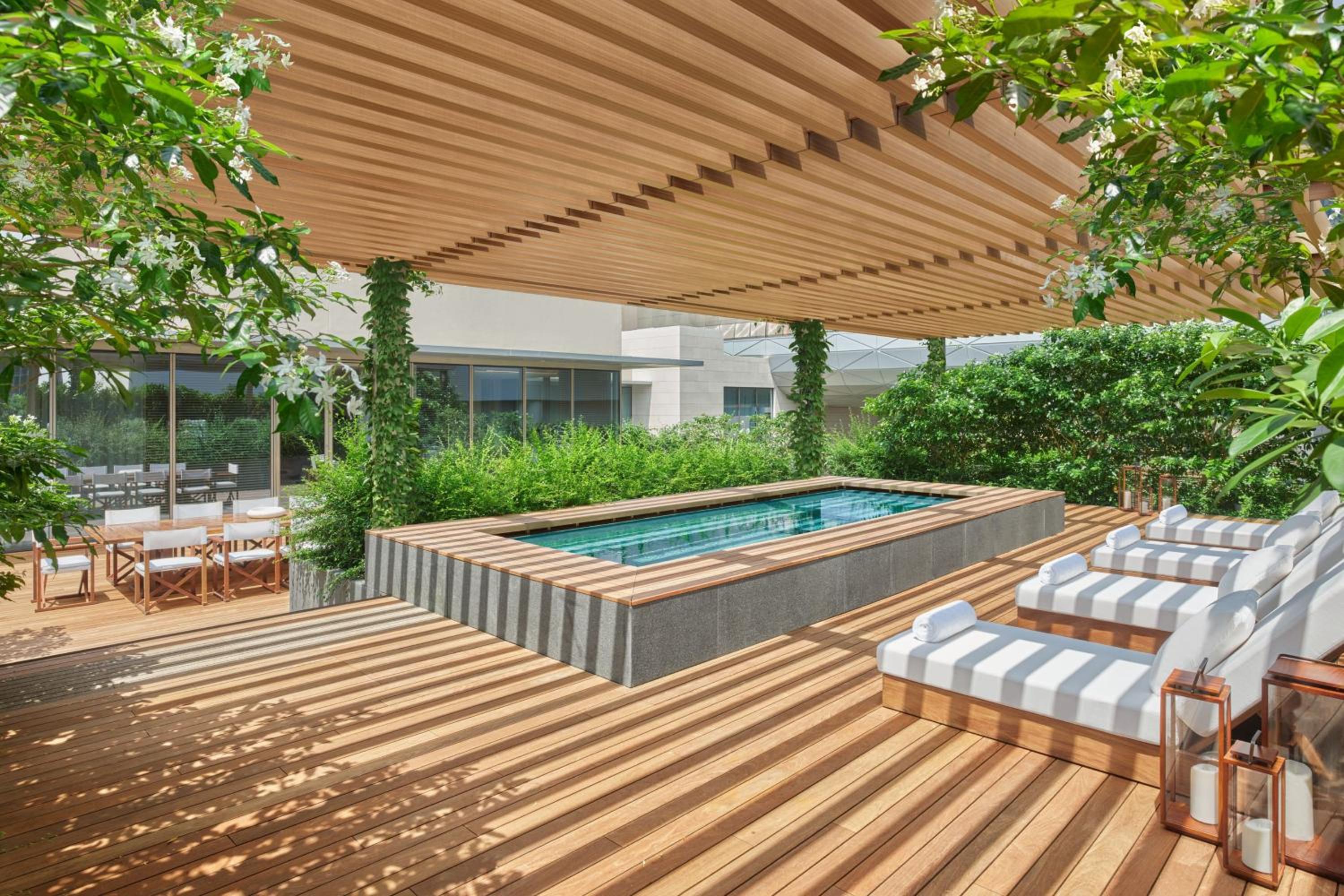 	 EDITION Penthouse, 1 Bedroom Presidential Suite, 1 King, Garden view, Top floor, Whirlpool photo 2