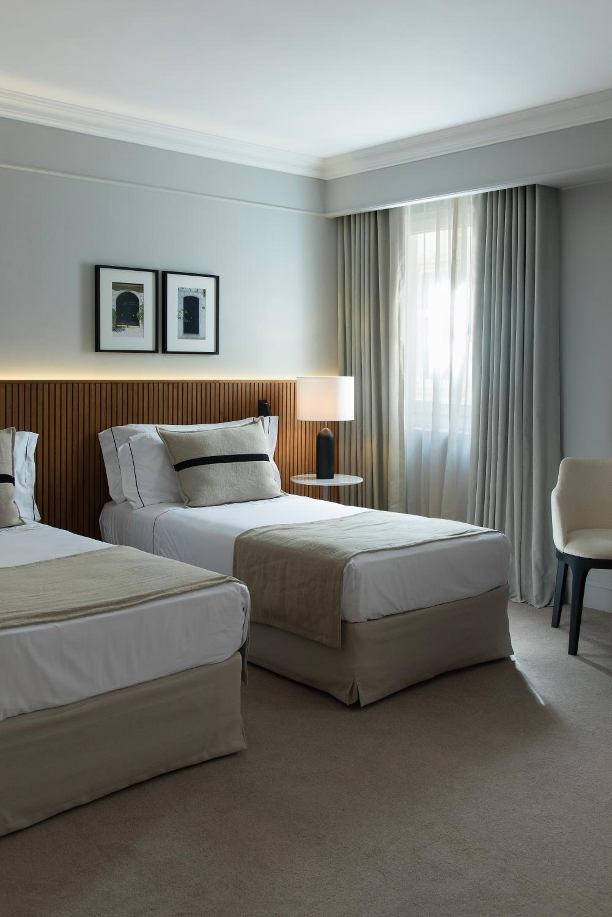 Suite With Balcony thumbnail 6