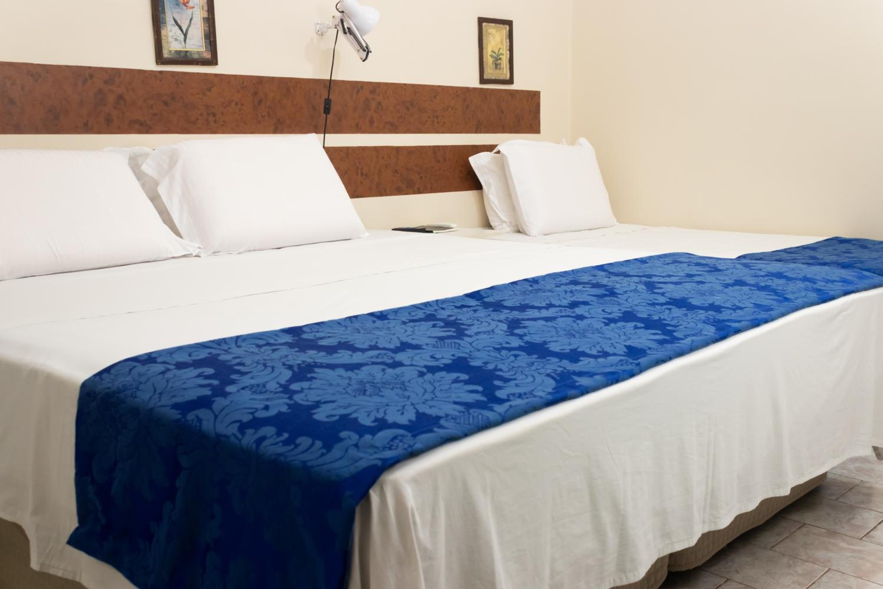 Double Room - Photo 12