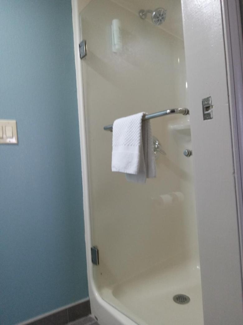 Queen Room with Roll-In Shower - Accessible/Non-Smoking photo 2