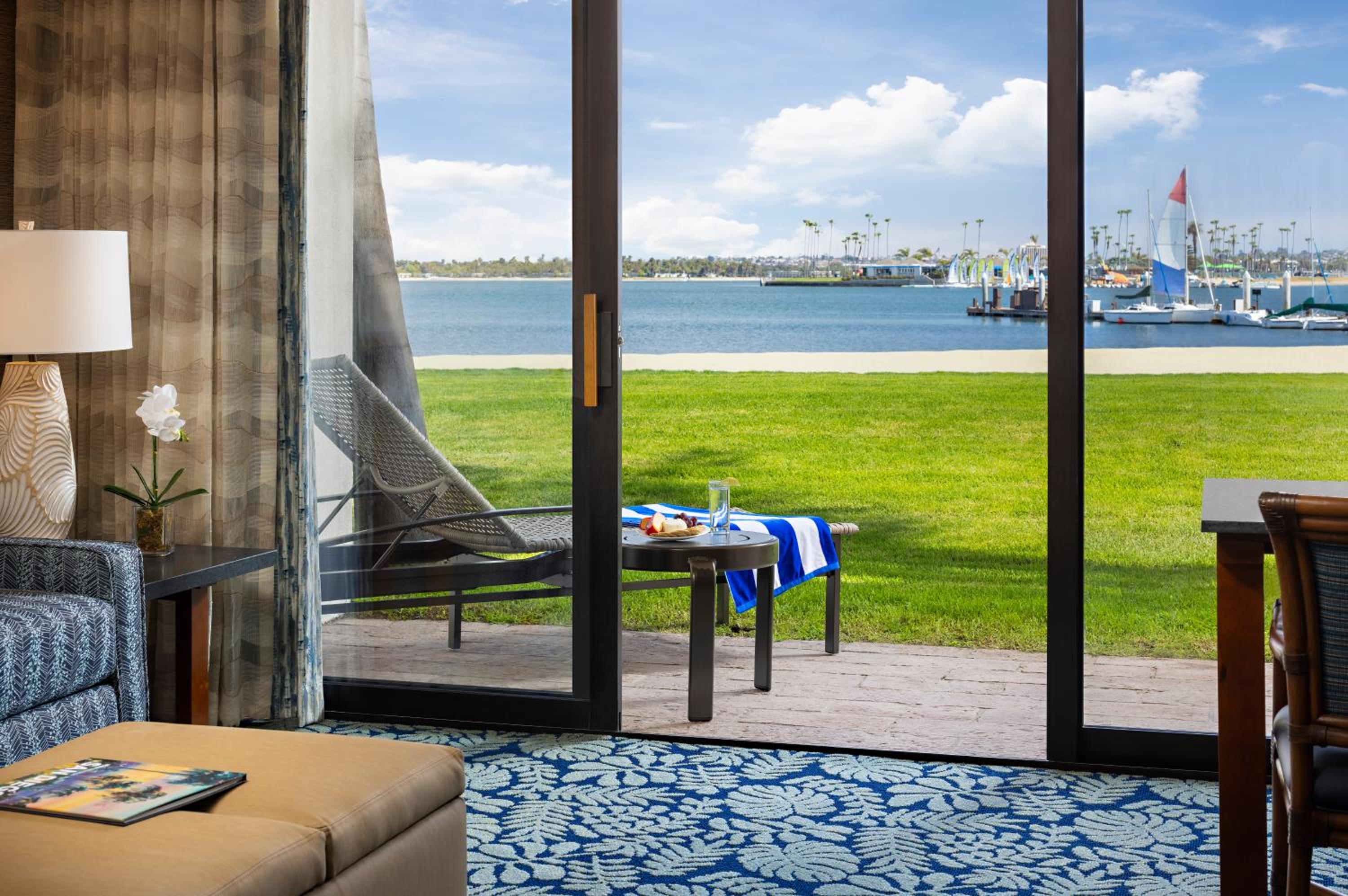 Beachfront Suite w/Patio 1 King - Photo 1