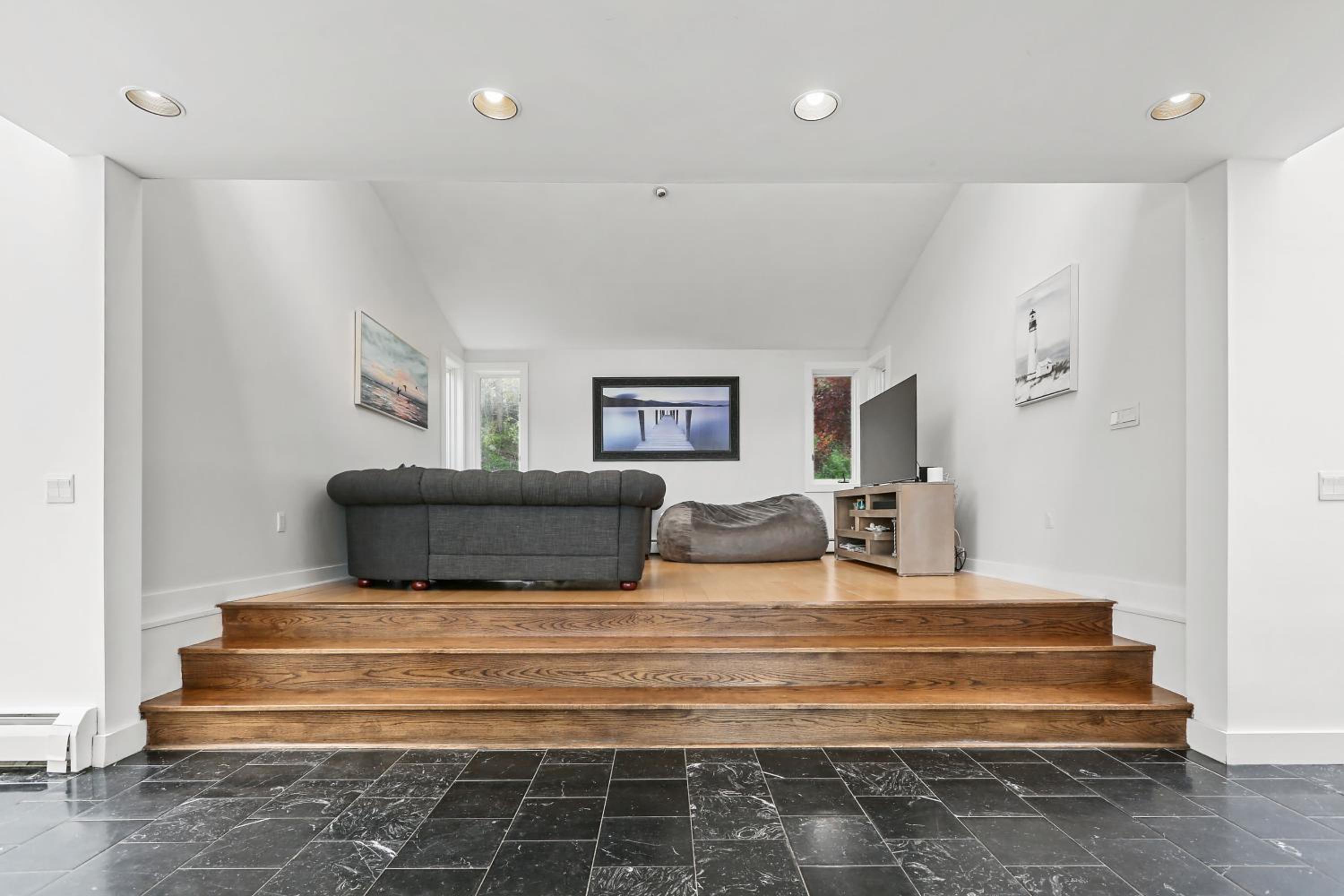 Four-Bedroom House photo 3