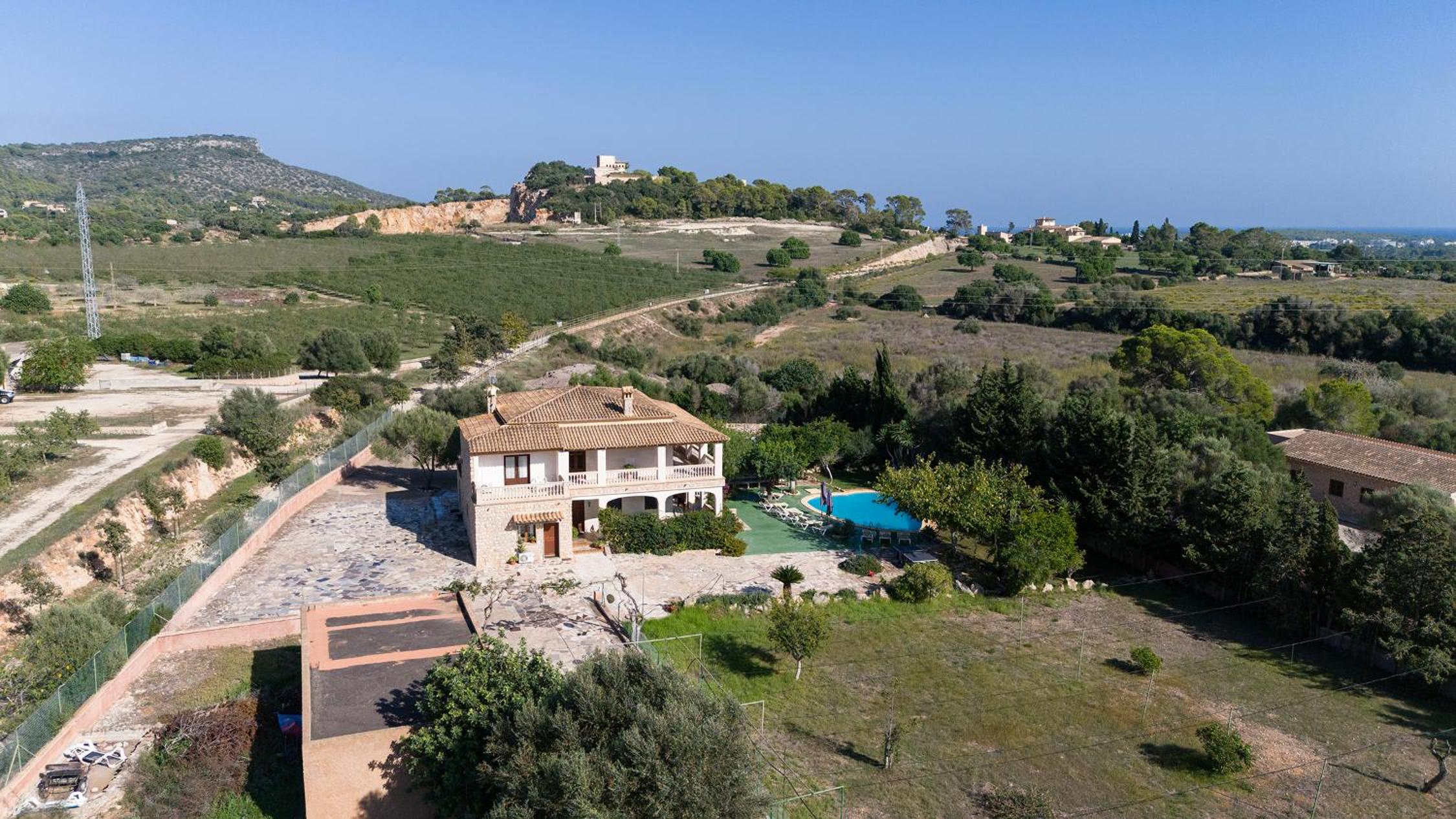 Villa photo 2