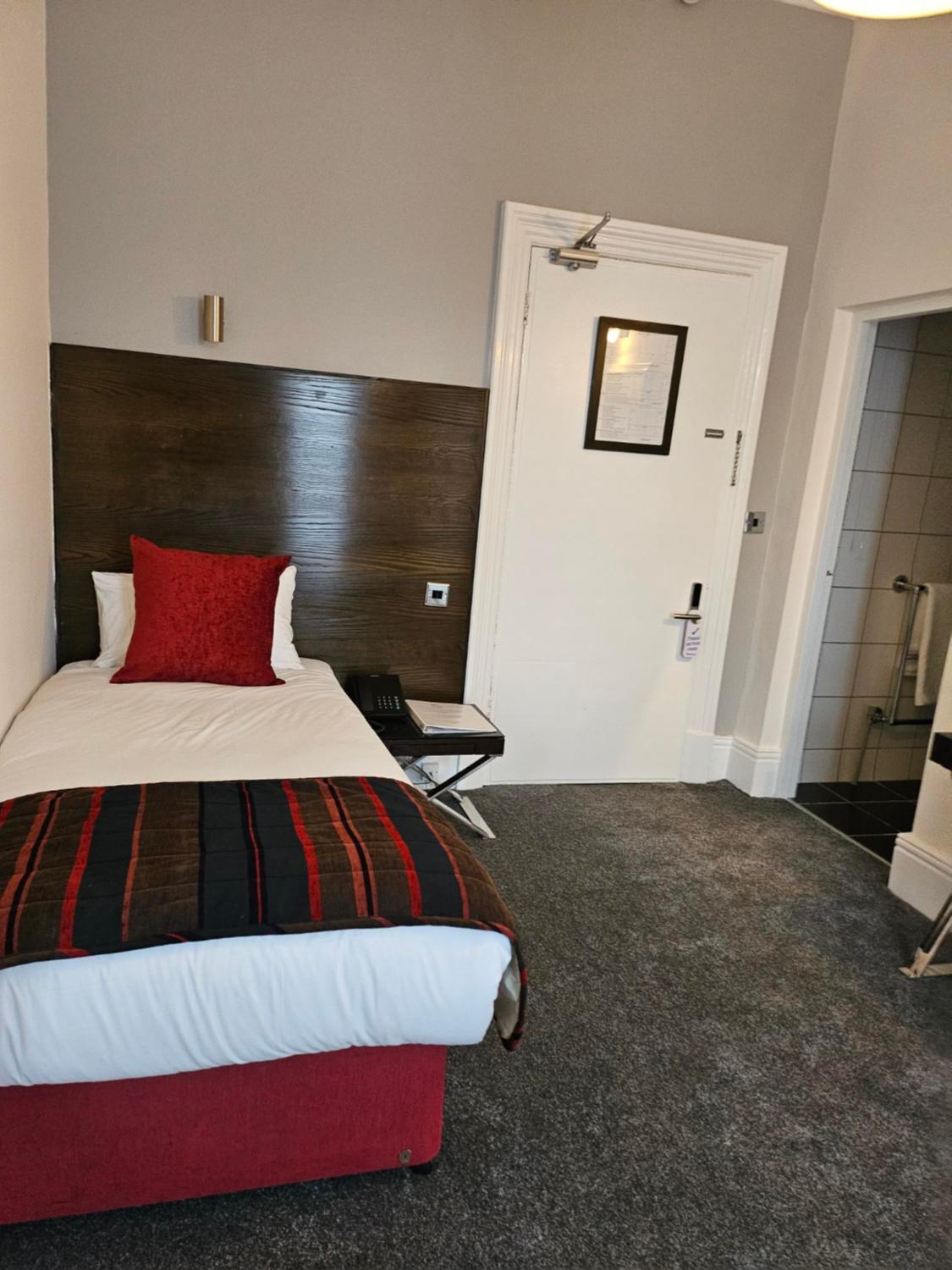 Standard Single Room - Non-Smoking photo 3