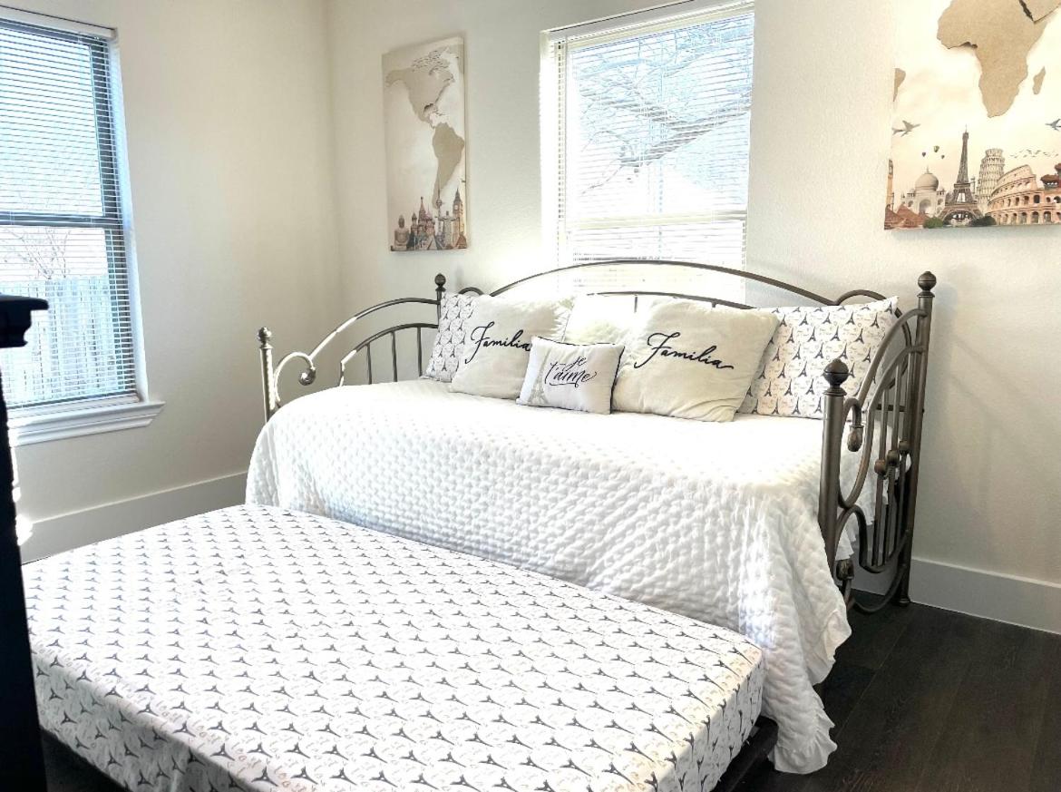 Three-Bedroom House photo 2