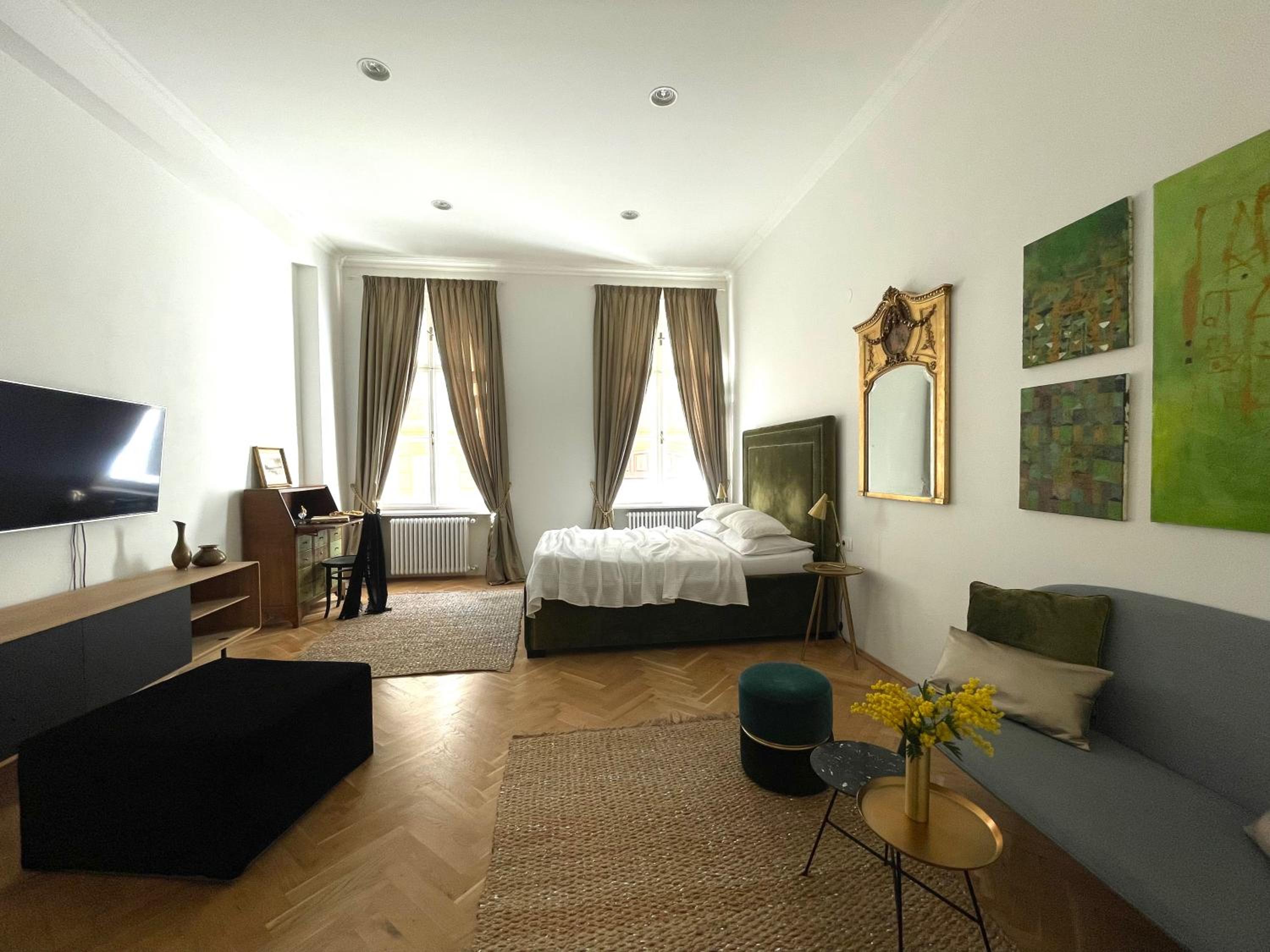 One-Bedroom Apartment - Photo 1