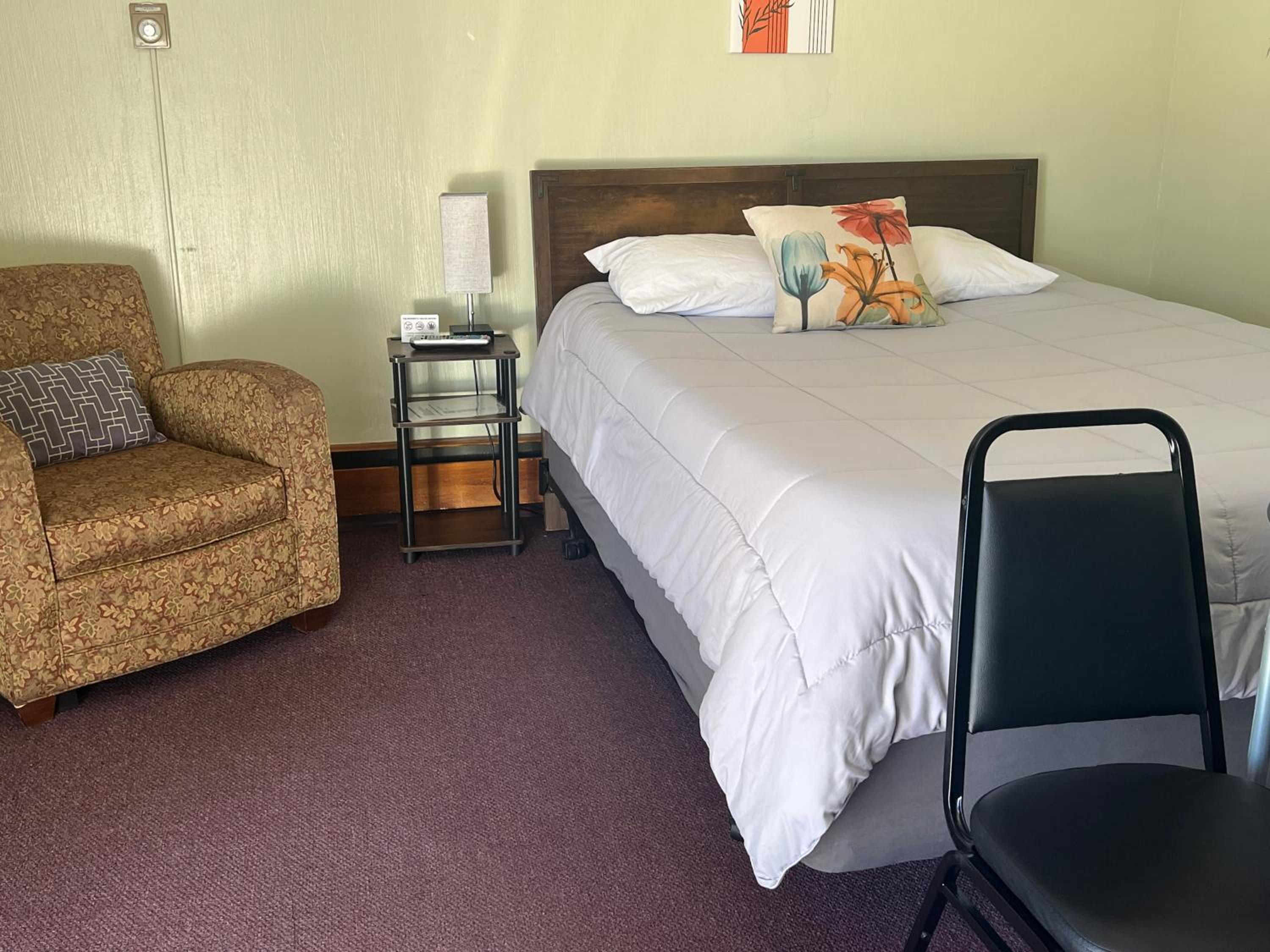 Queen Room photo 1