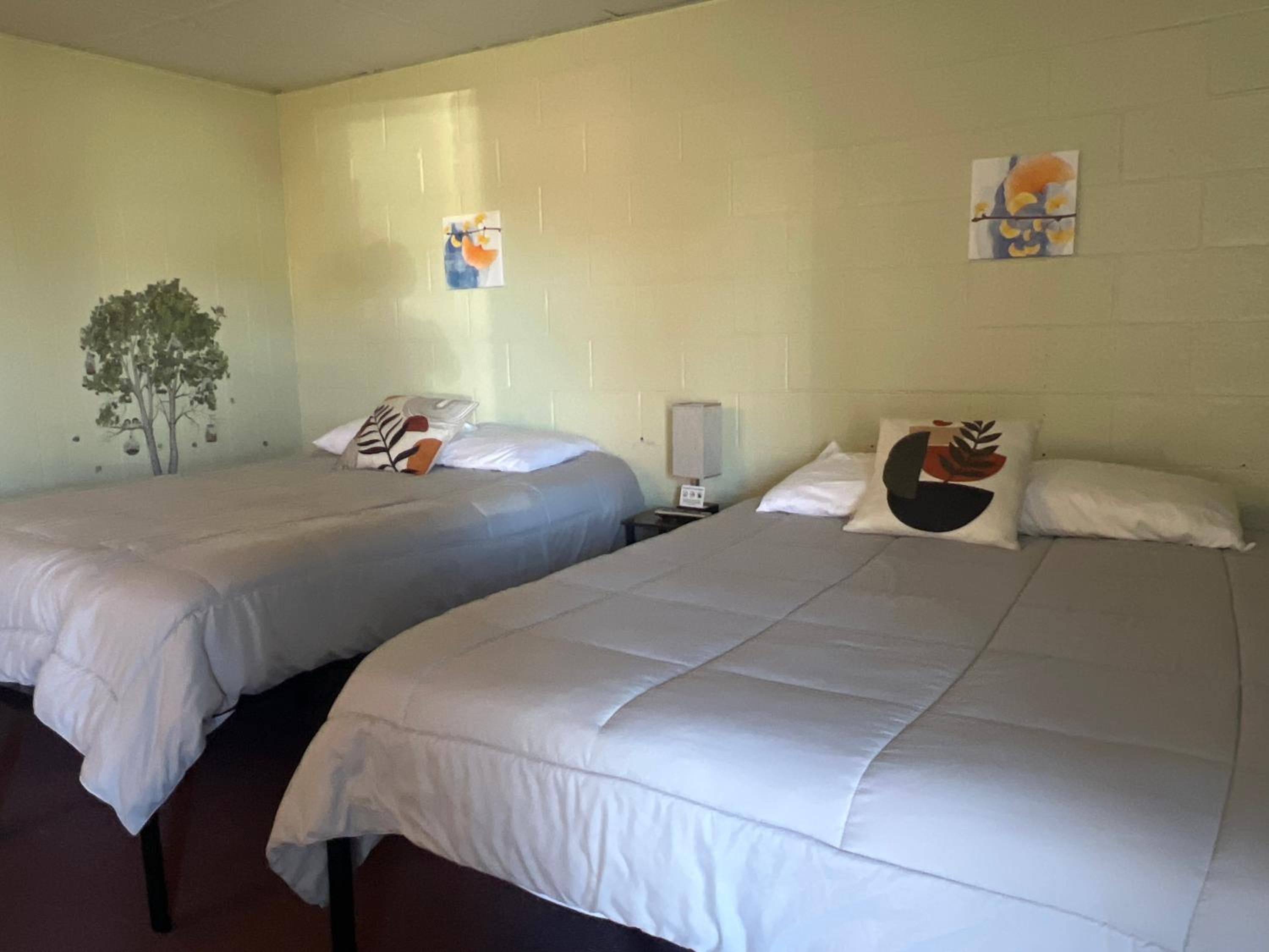 Queen Room with Two Queen Beds photo 1