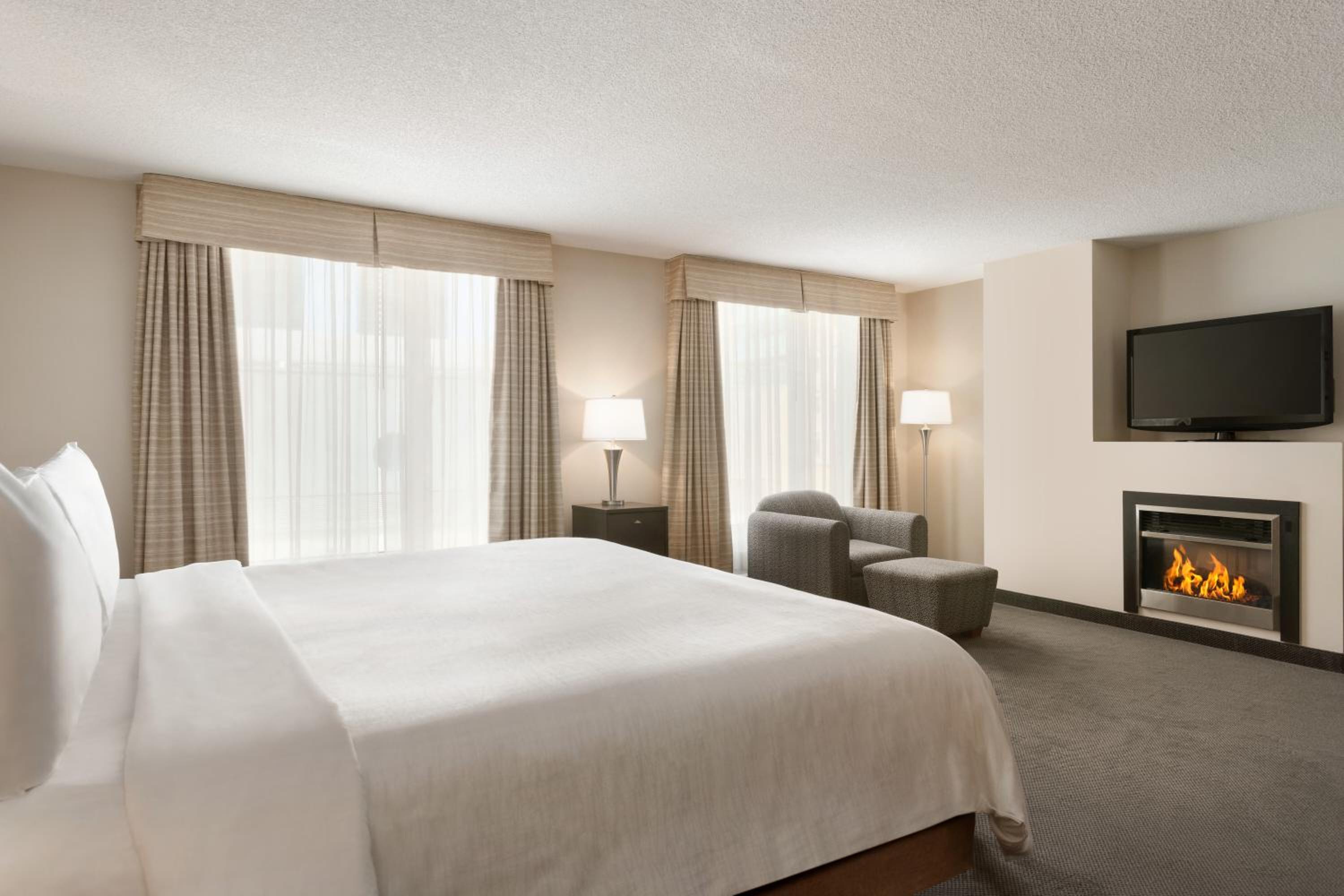 Premium Presidential King Room - Non-Smoking thumbnail 5