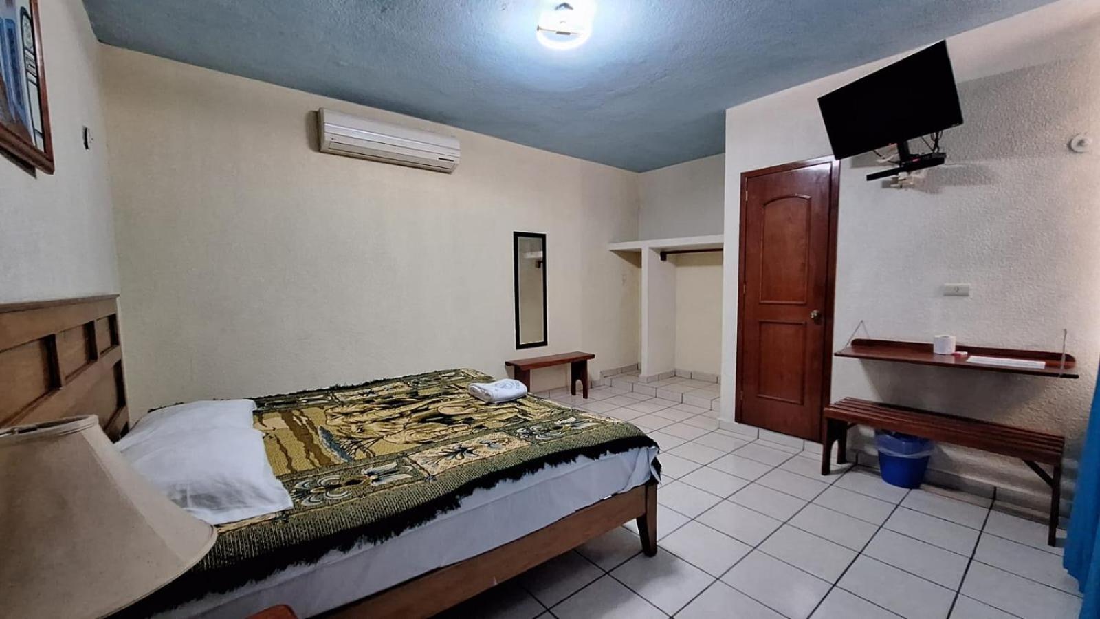 Deluxe King Room photo 2