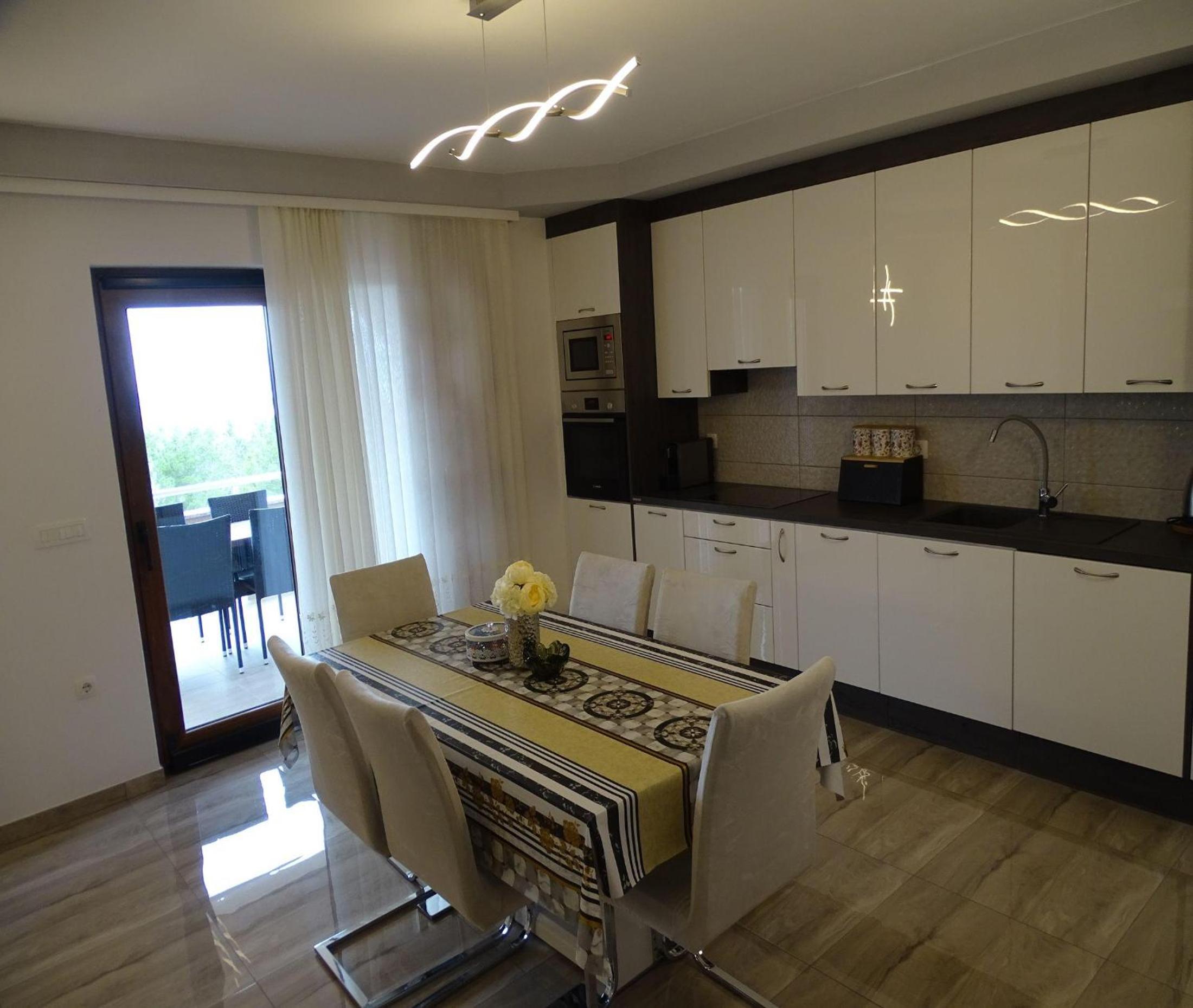 Apartment photo 2