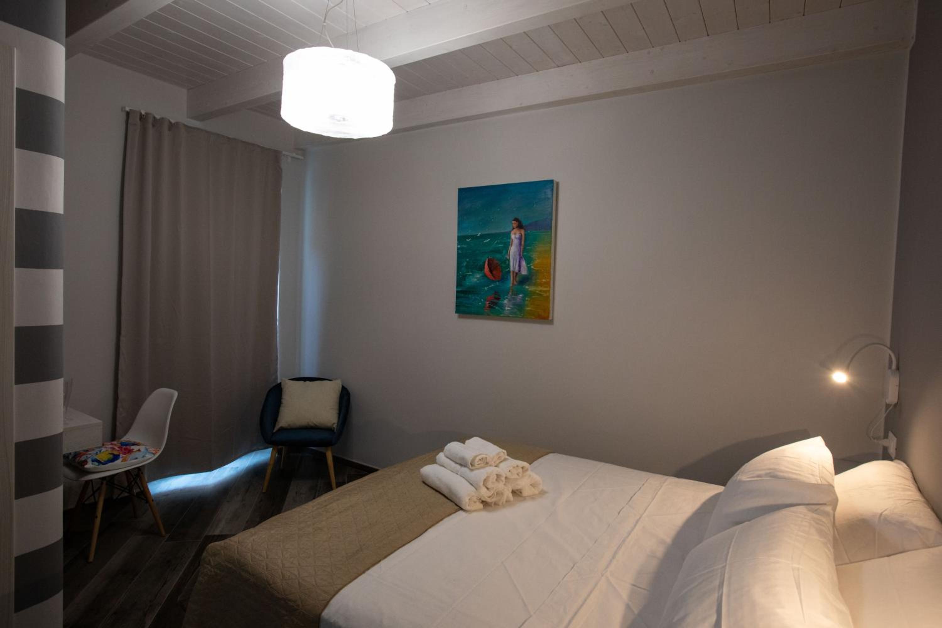 Deluxe Double Room with Balcony photo 3