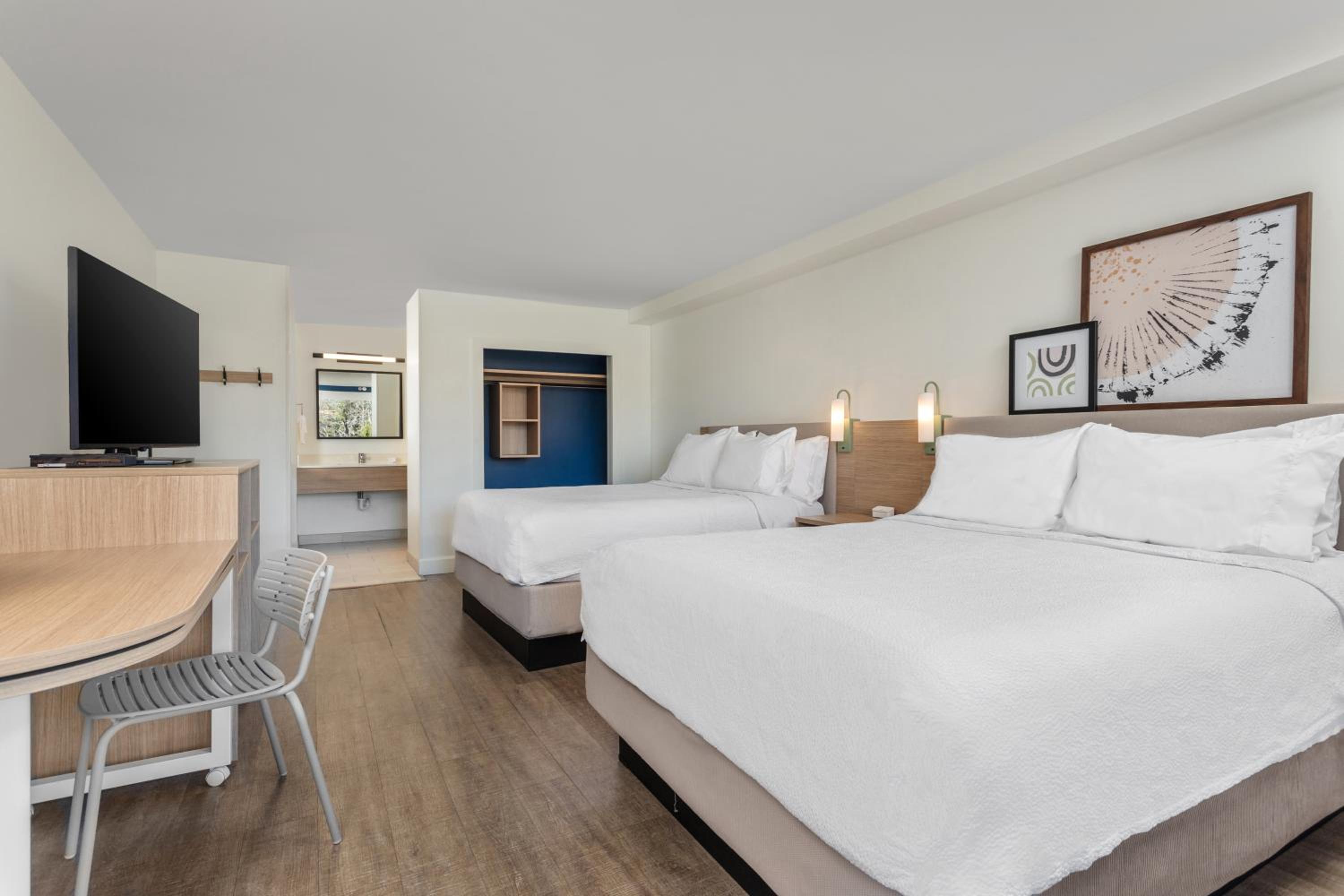 Queen Room with Two Queen Beds and Mobility Accessible Tub