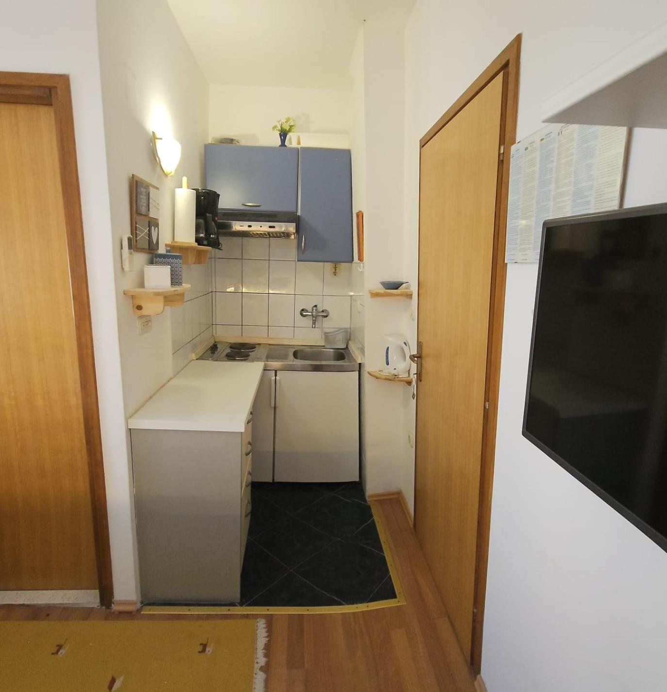 Studio with Balcony - Photo 27