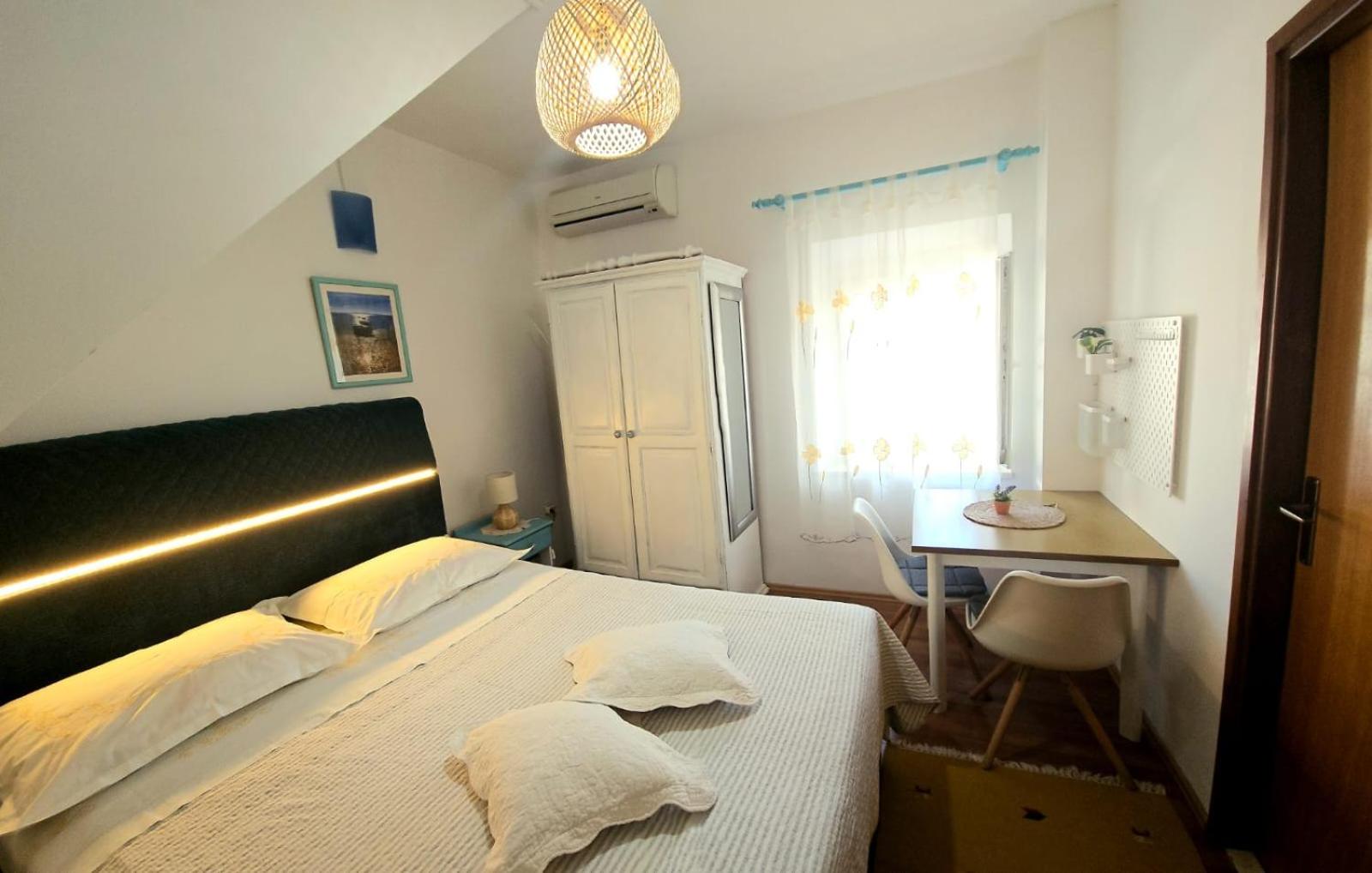 Studio with Balcony - Photo 24