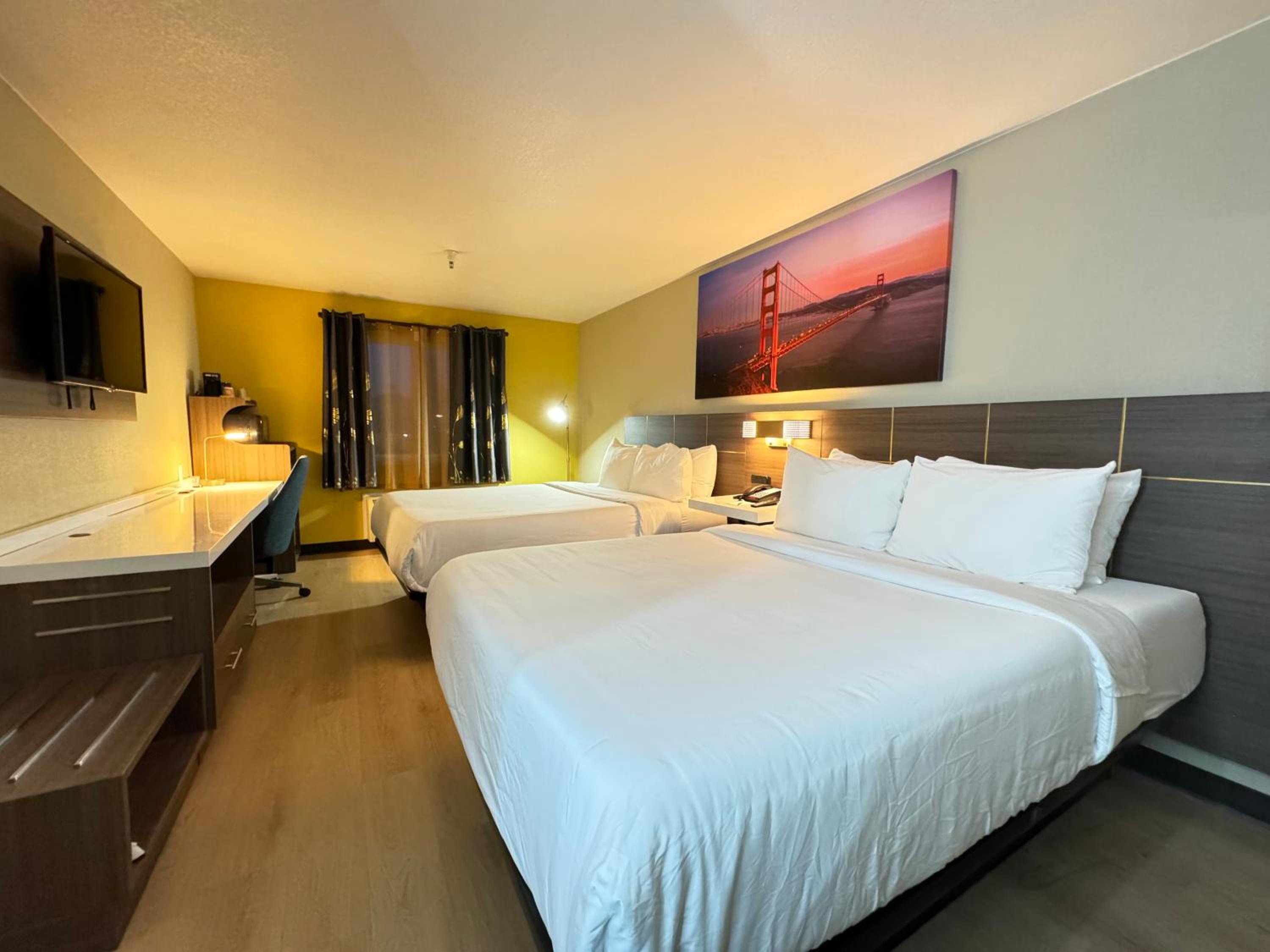 Queen Room with Two Queen Beds - Non-Smoking - Photo 1
