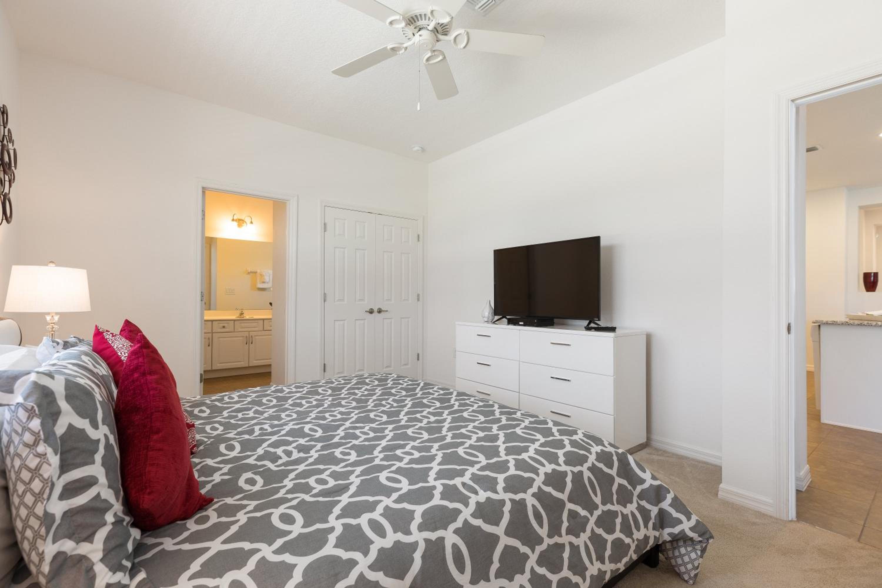 Four-Bedroom House photo 1