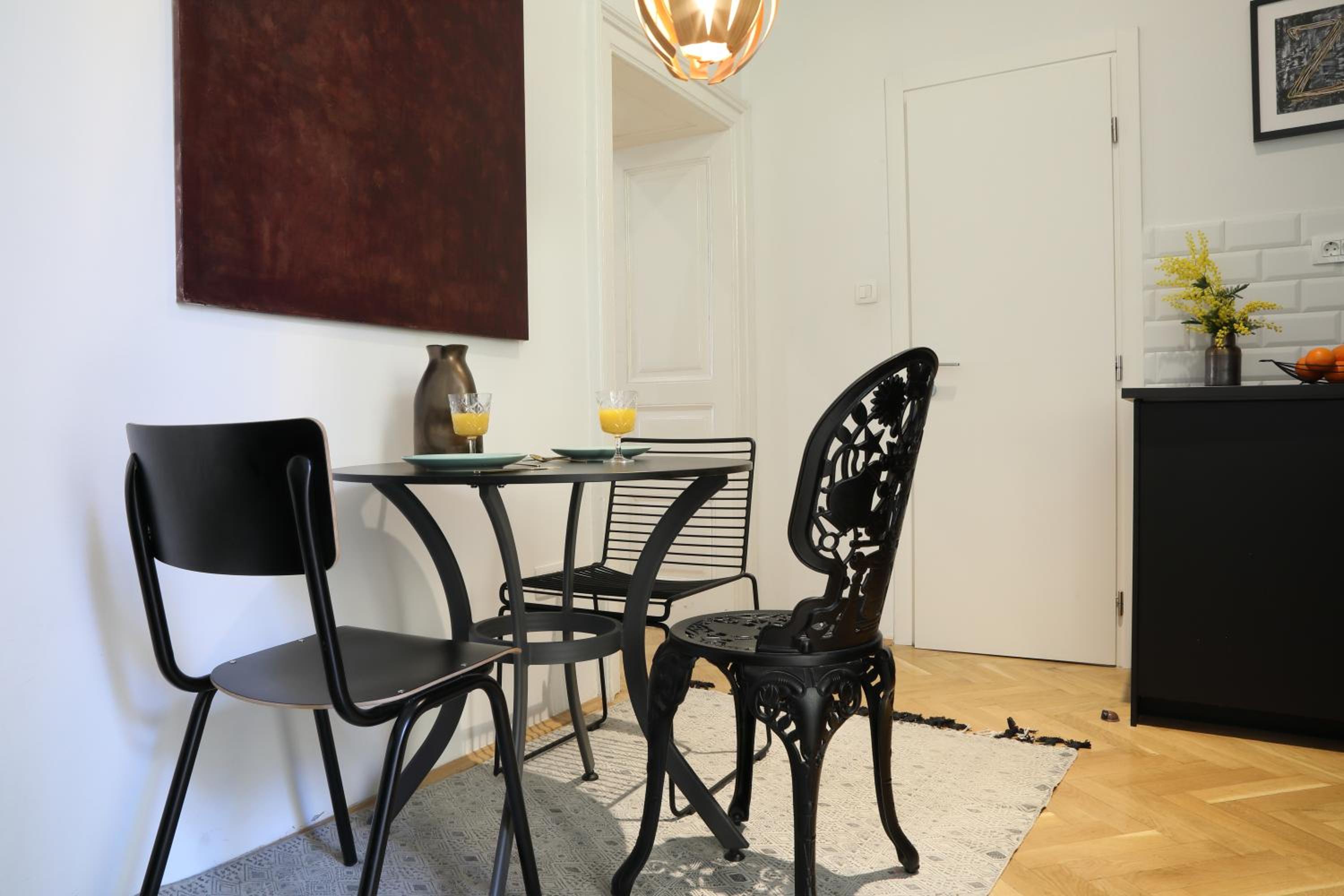 One-Bedroom Apartment - Photo 16