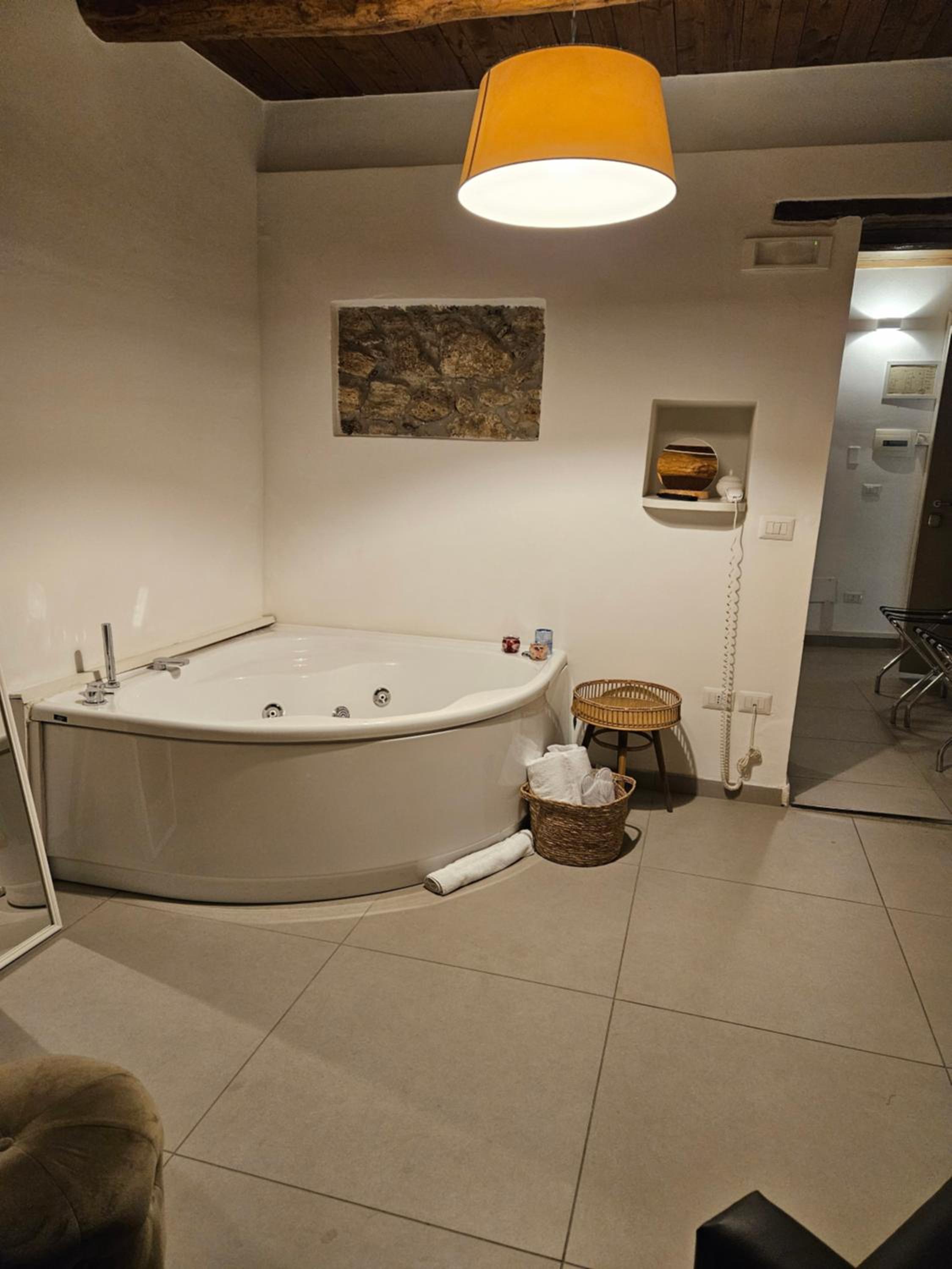 King Room with Spa Bath - Photo 13