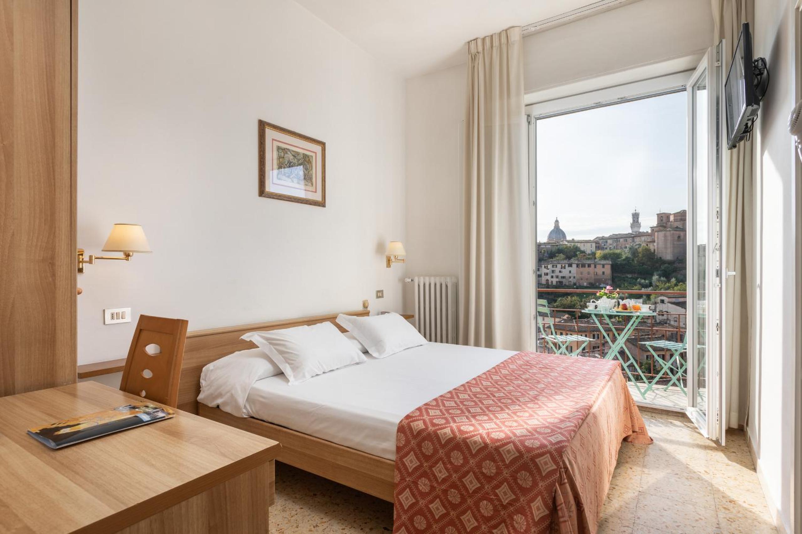 Standard Double Room with City View - Photo 18