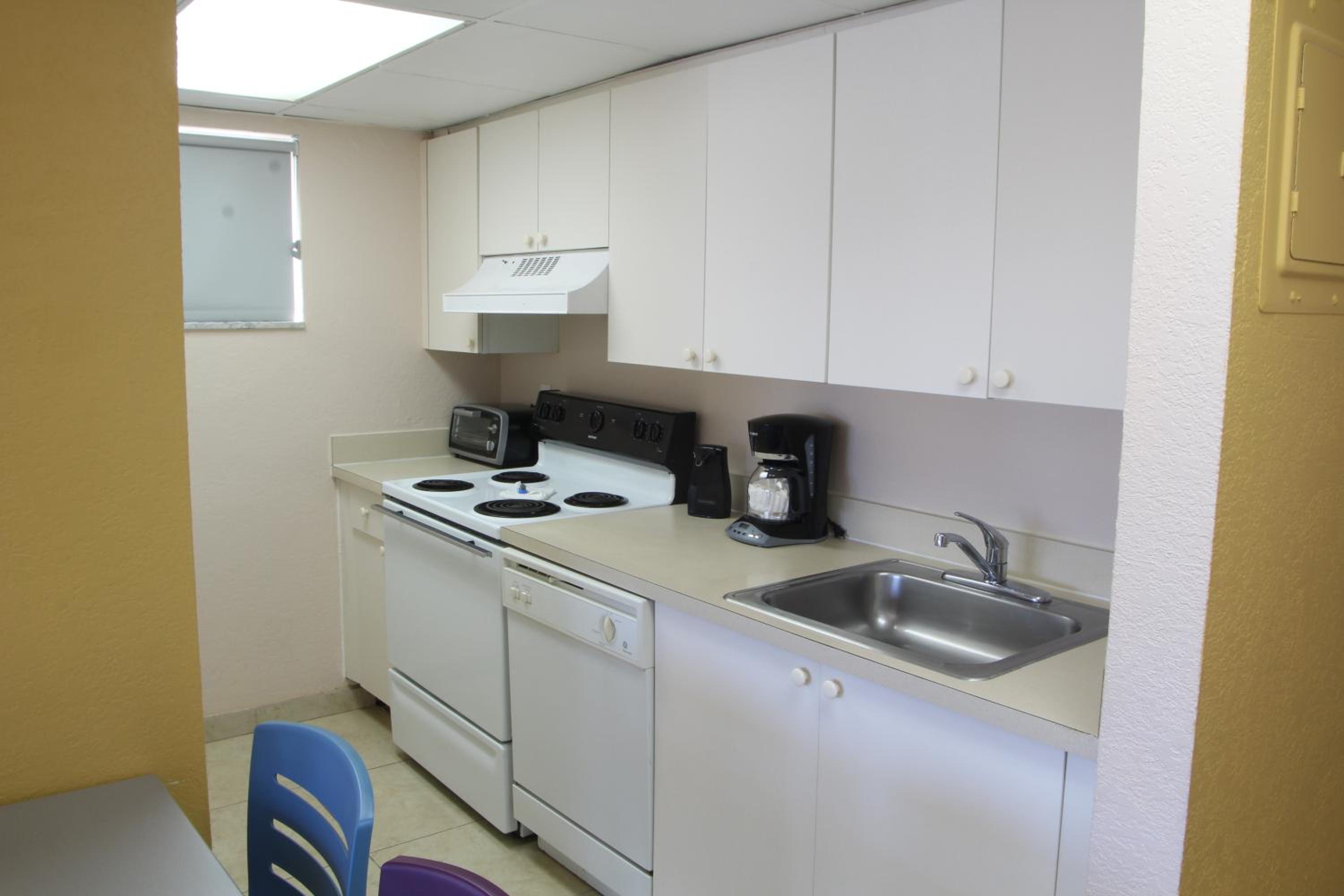 Queen Junior Studio Suite photo 2