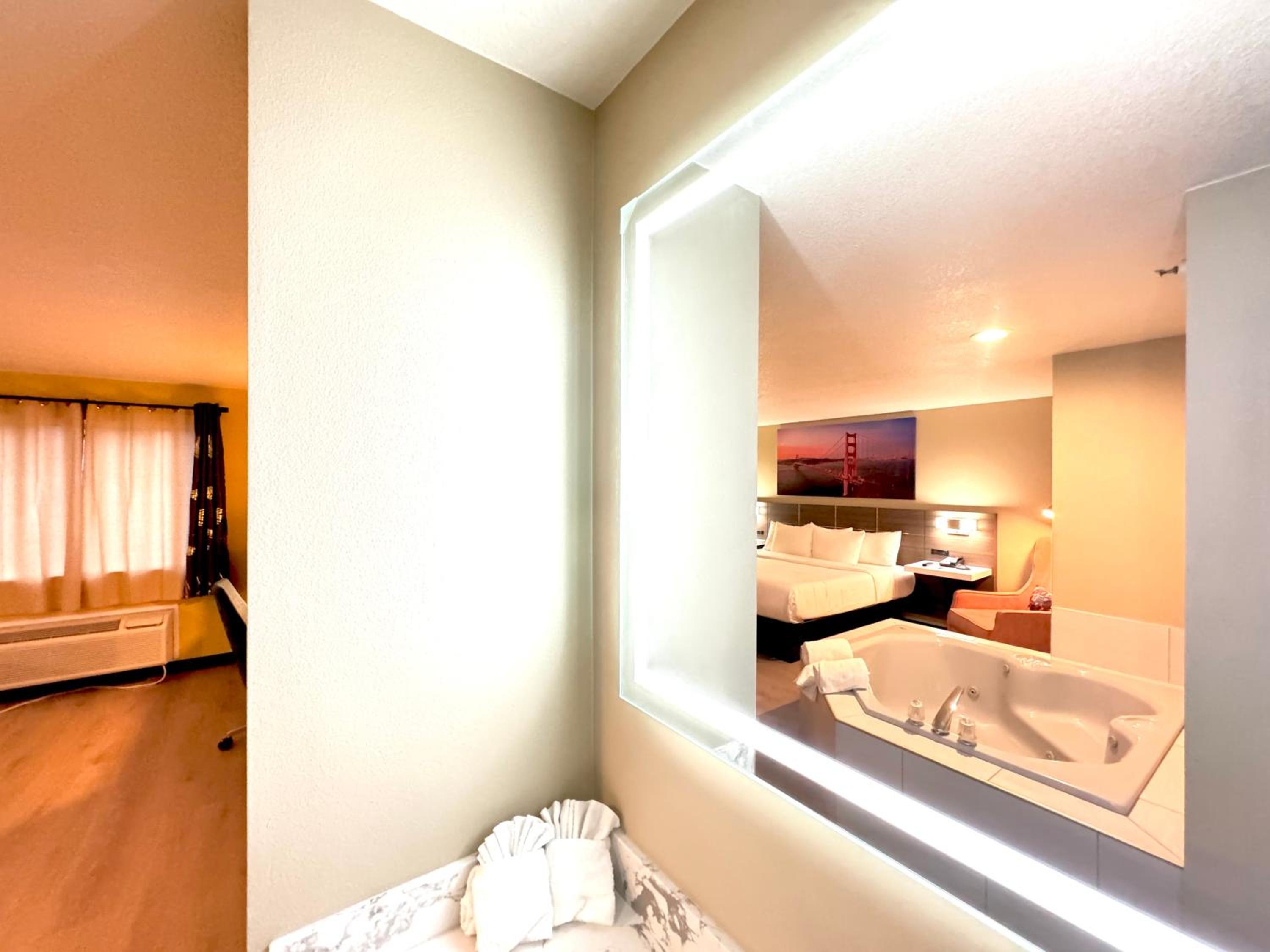 Efficiency Business King Room with Whirlpool - Non-Smoking - Photo 2