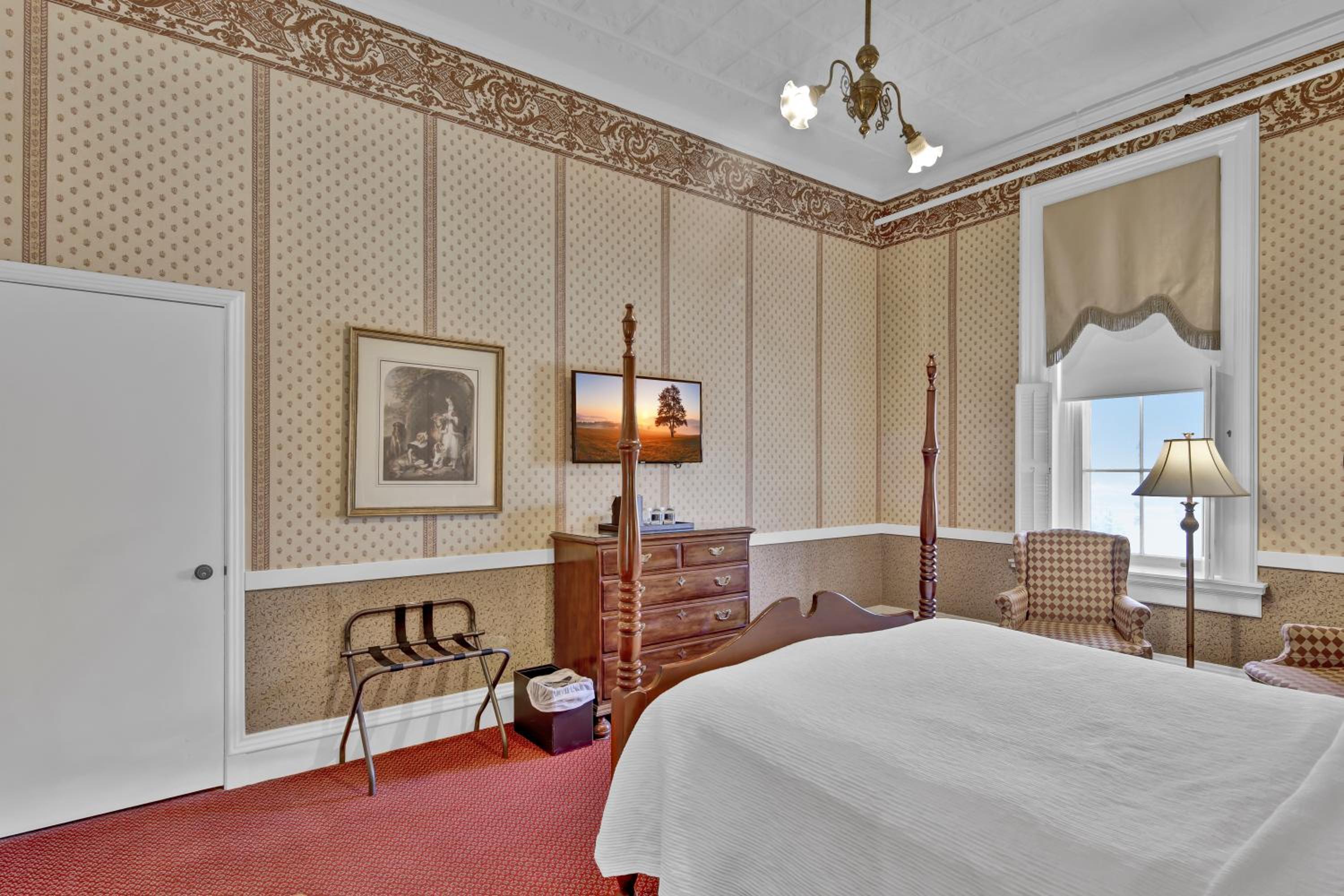 Standard Queen Room