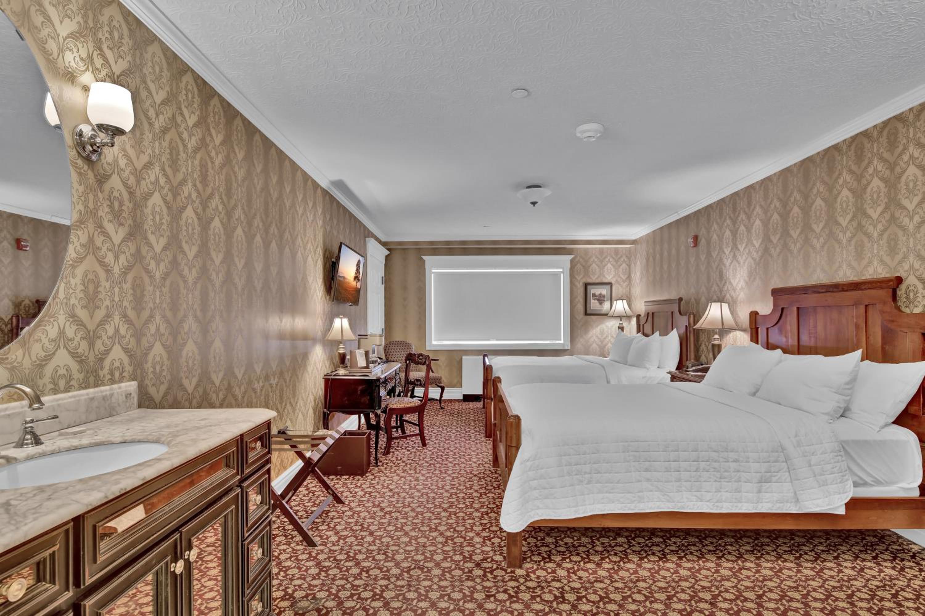 Quadruple Room with Private Bathroom