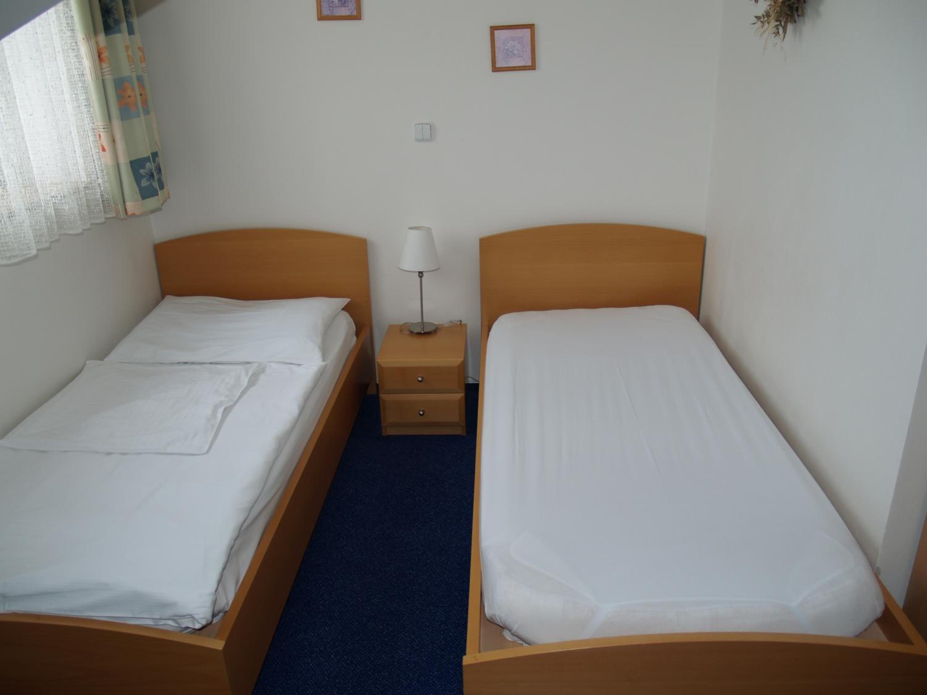 Classic Twin Room - Photo 2