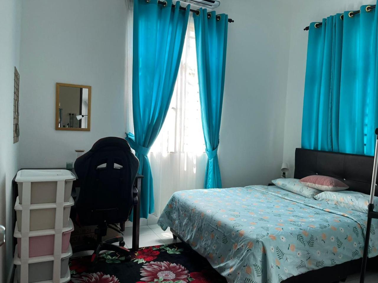 Three-Bedroom House photo 1