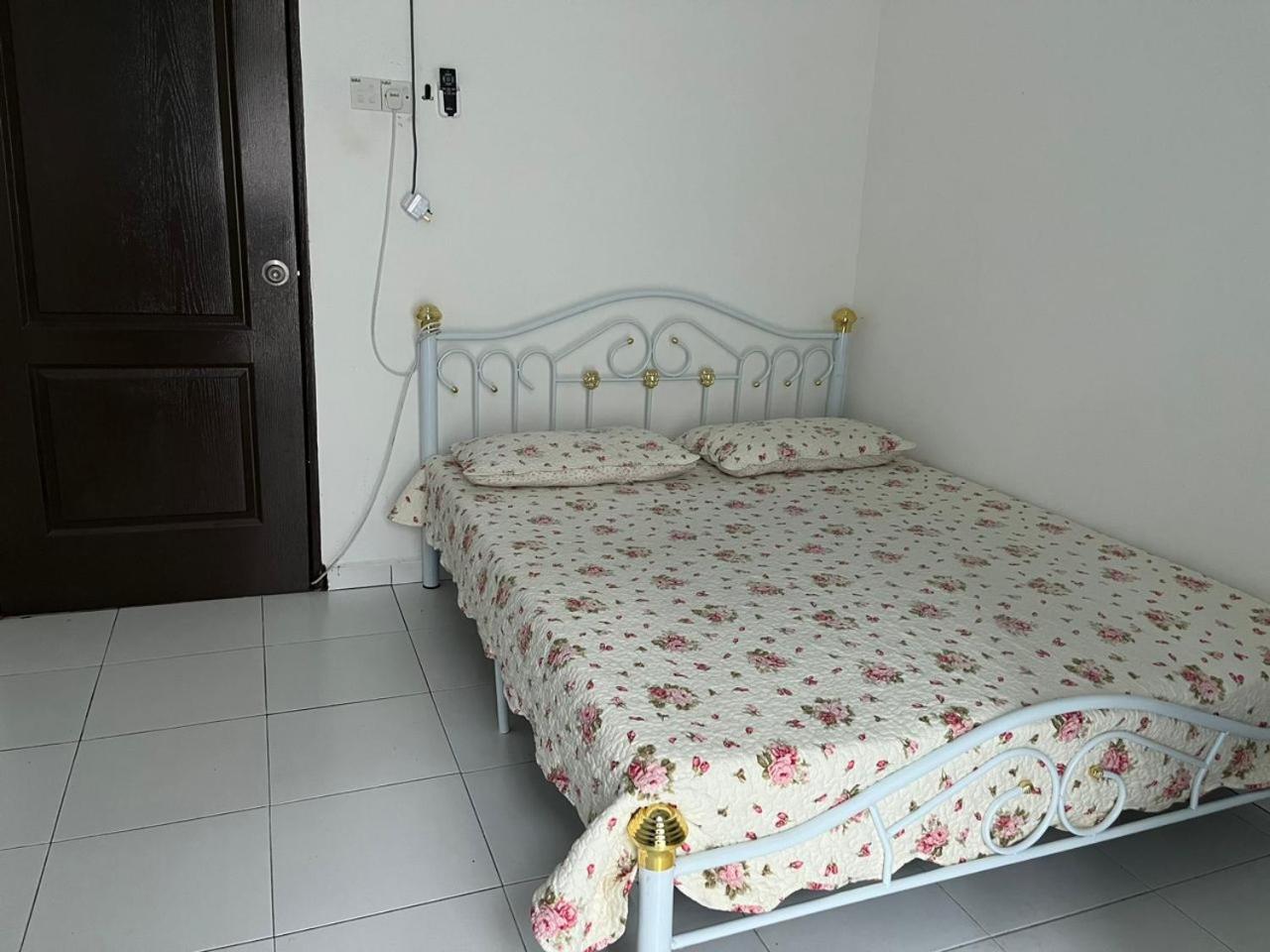 Three-Bedroom House photo 3